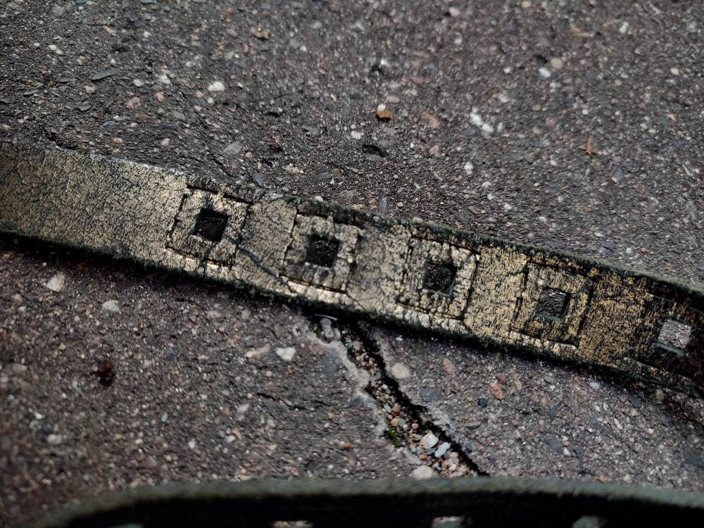 Vintage metallic black belt | Y2k skinny belt with shimmer