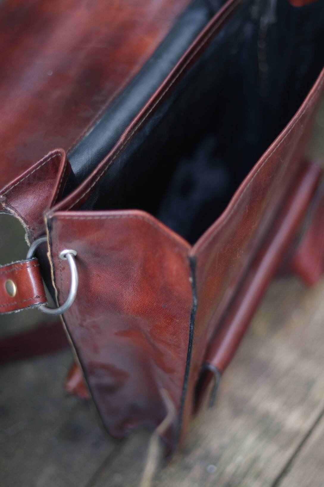 70s Leather Bag | Vintage retro Shoulderbag| Minimalist burgundy handbag| Capsule wardrobe handbag