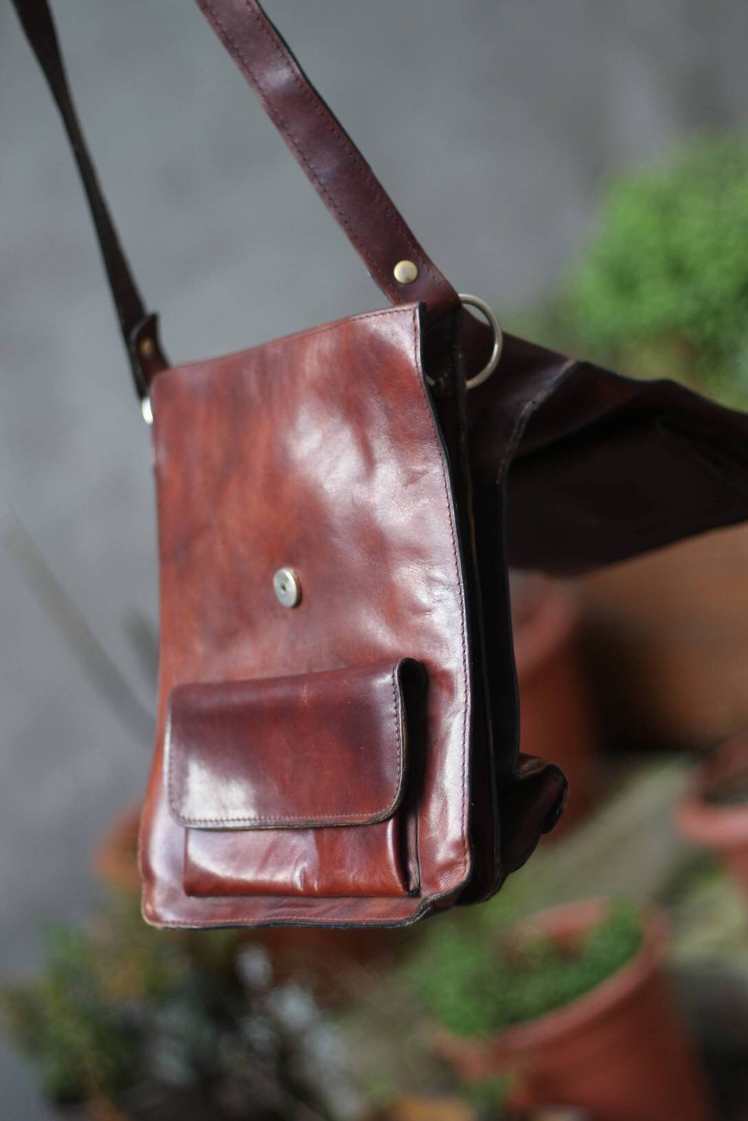 70s Leather Bag | Vintage retro Shoulderbag| Minimalist burgundy handbag| Capsule wardrobe handbag