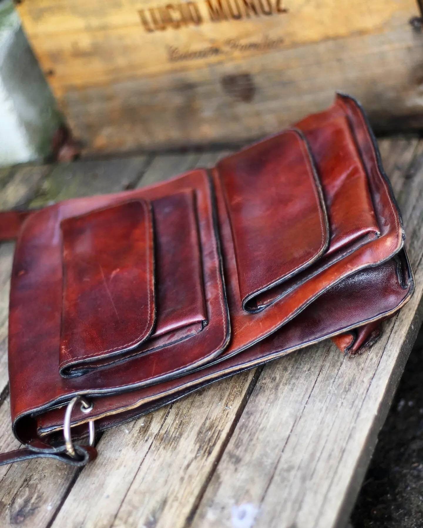 70s Leather Bag | Vintage retro Shoulderbag| Minimalist burgundy handbag| Capsule wardrobe handbag