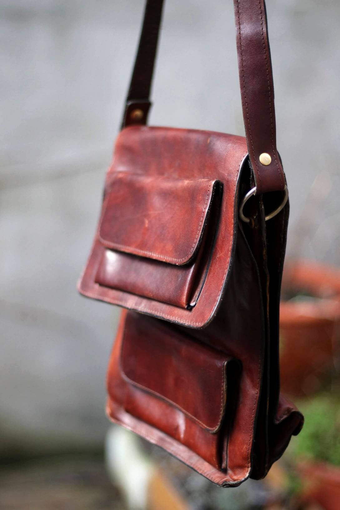 70s Leather Bag | Vintage retro Shoulderbag| Minimalist burgundy handbag| Capsule wardrobe handbag