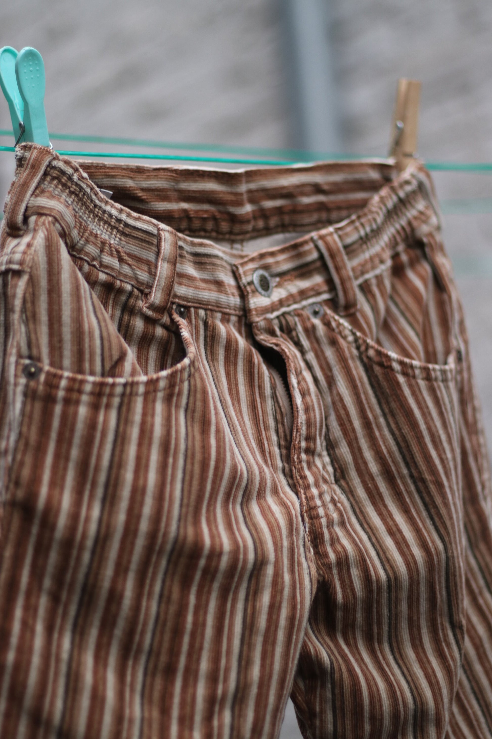 Striped three quarter length pants in brown Vintage Summer flared trousers
