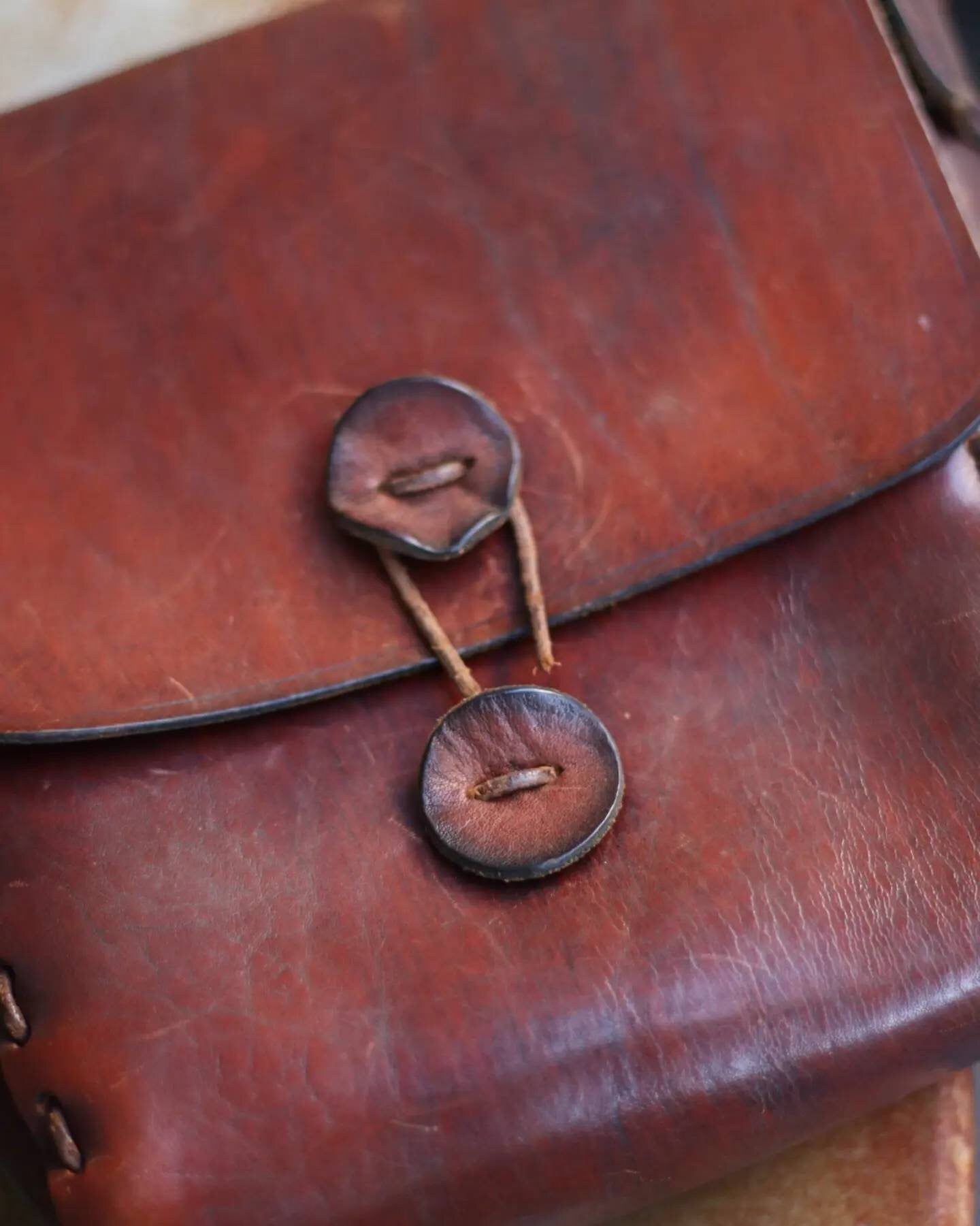 70s handbag brown bag with woven details| Bohemian compact shoulder bag with thick straps
