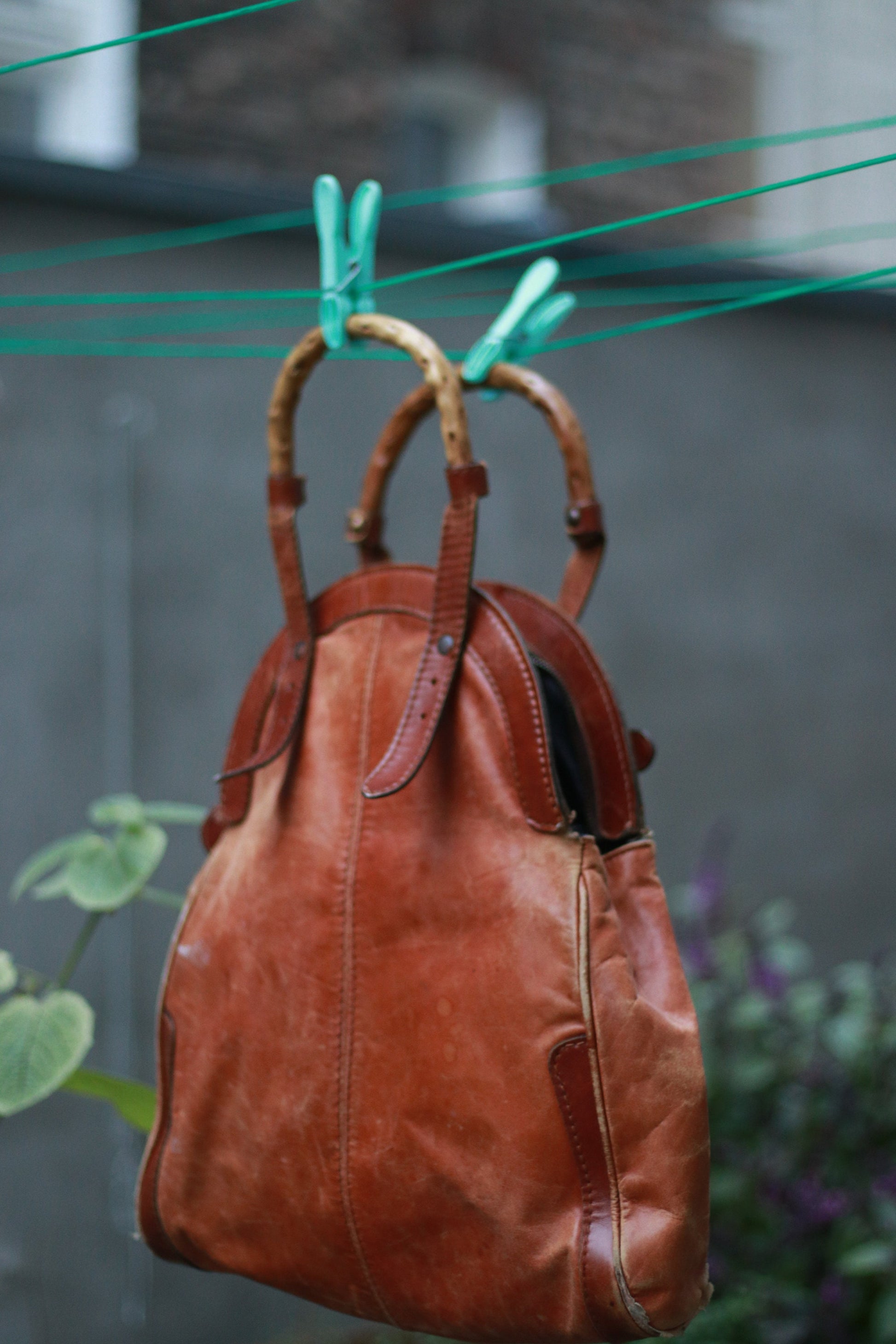 70s Leather Top handle bag | Vintage Brown shoulder bag with statement wooden handles
