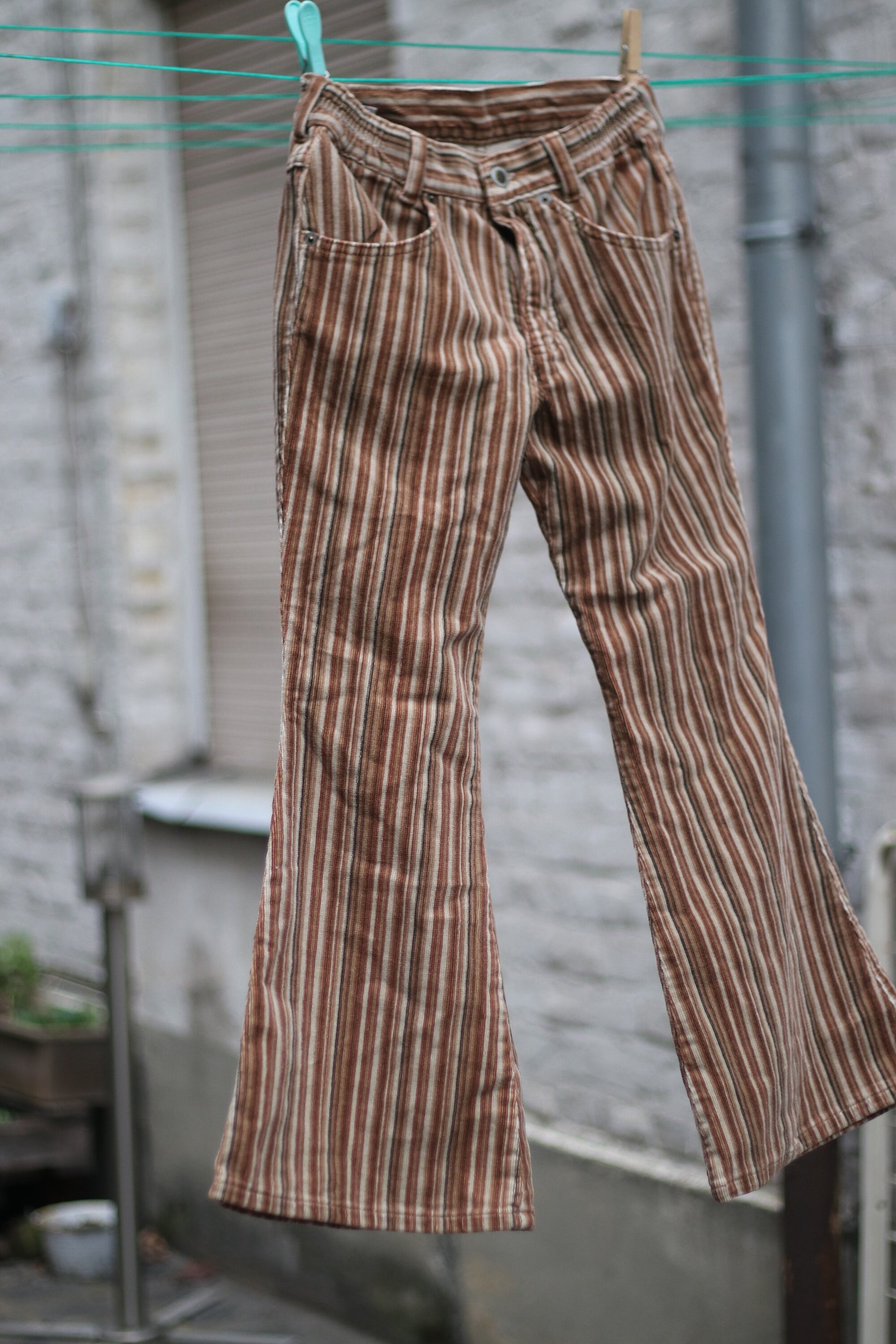 Striped three quarter length pants in brown Vintage Summer flared trousers