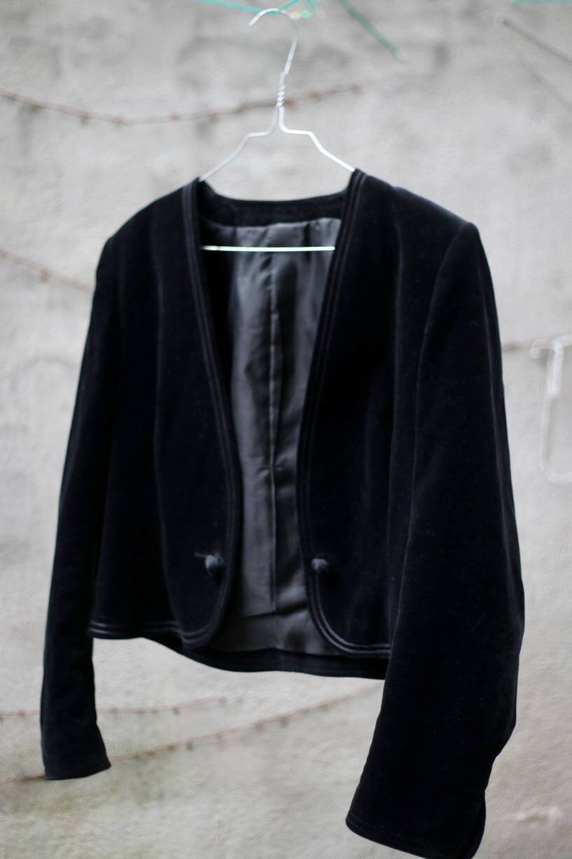 Vintage Opulent black blazer | 80s cropped evening design