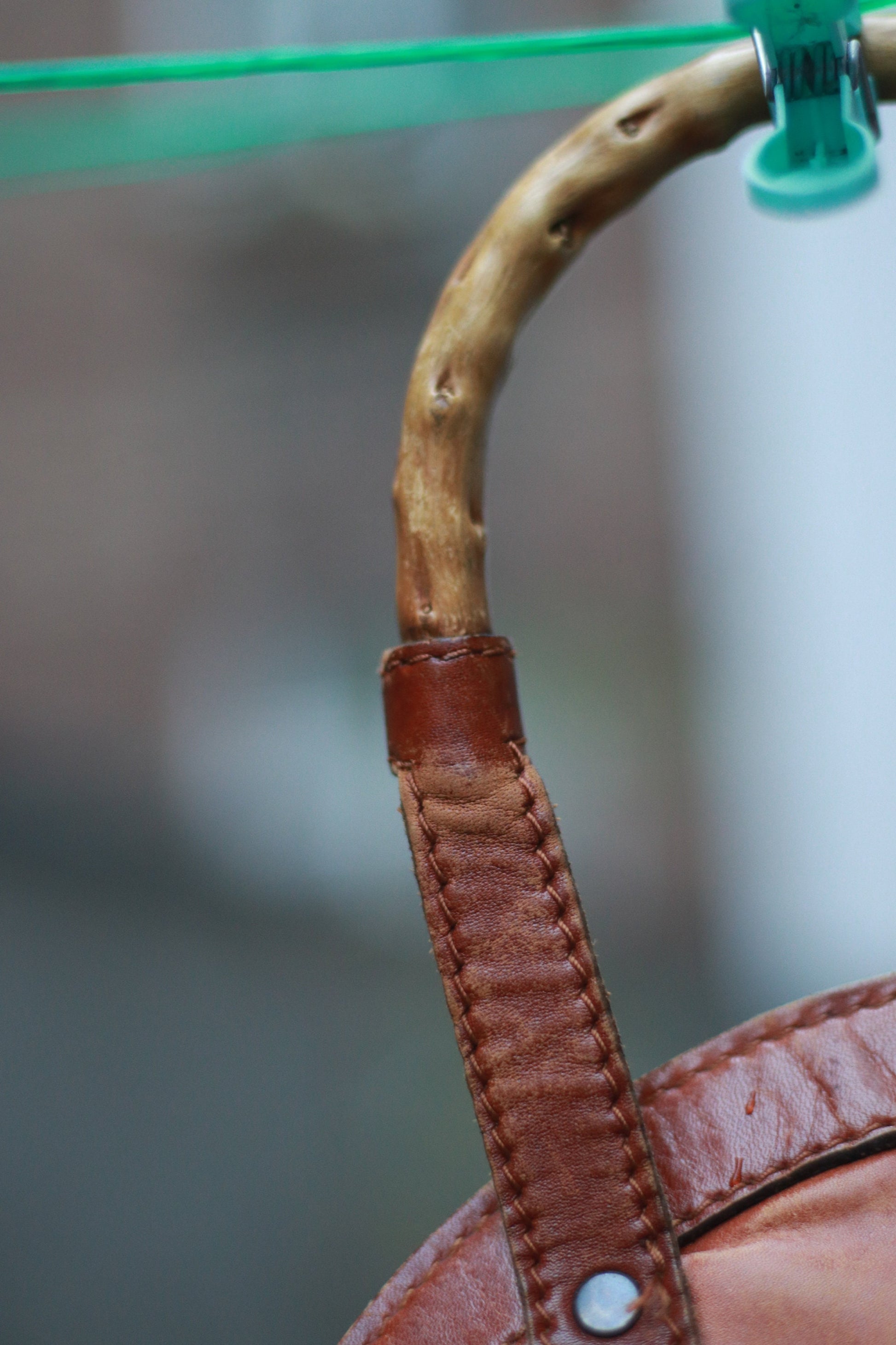 70s Leather Top handle bag | Vintage Brown shoulder bag with statement wooden handles