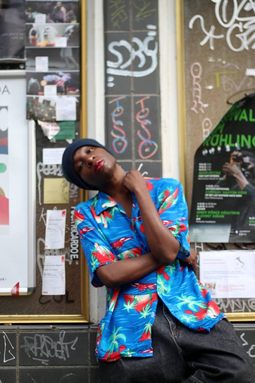 90s Hawaiian inspired blue shirt | Vintage buttoned down unisex design