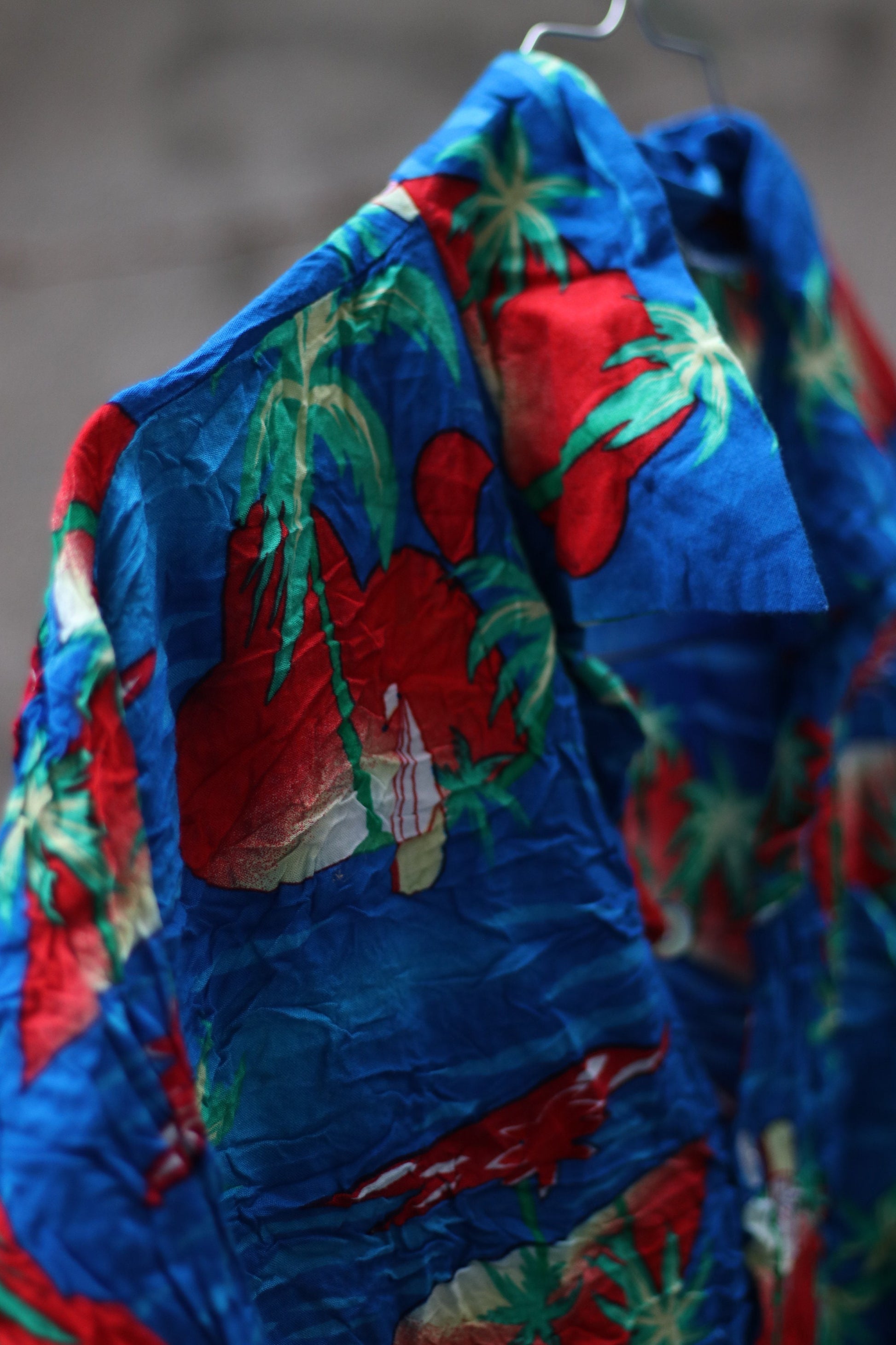 90s Hawaiian inspired blue shirt | Vintage buttoned down unisex design