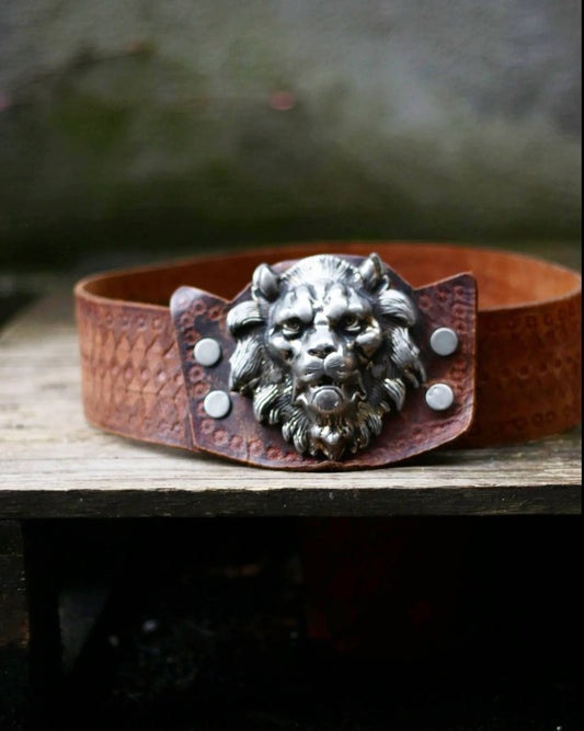 Rare 70s belt with lion head buckle| Vintage leather waist belt with statement metal animal print motif