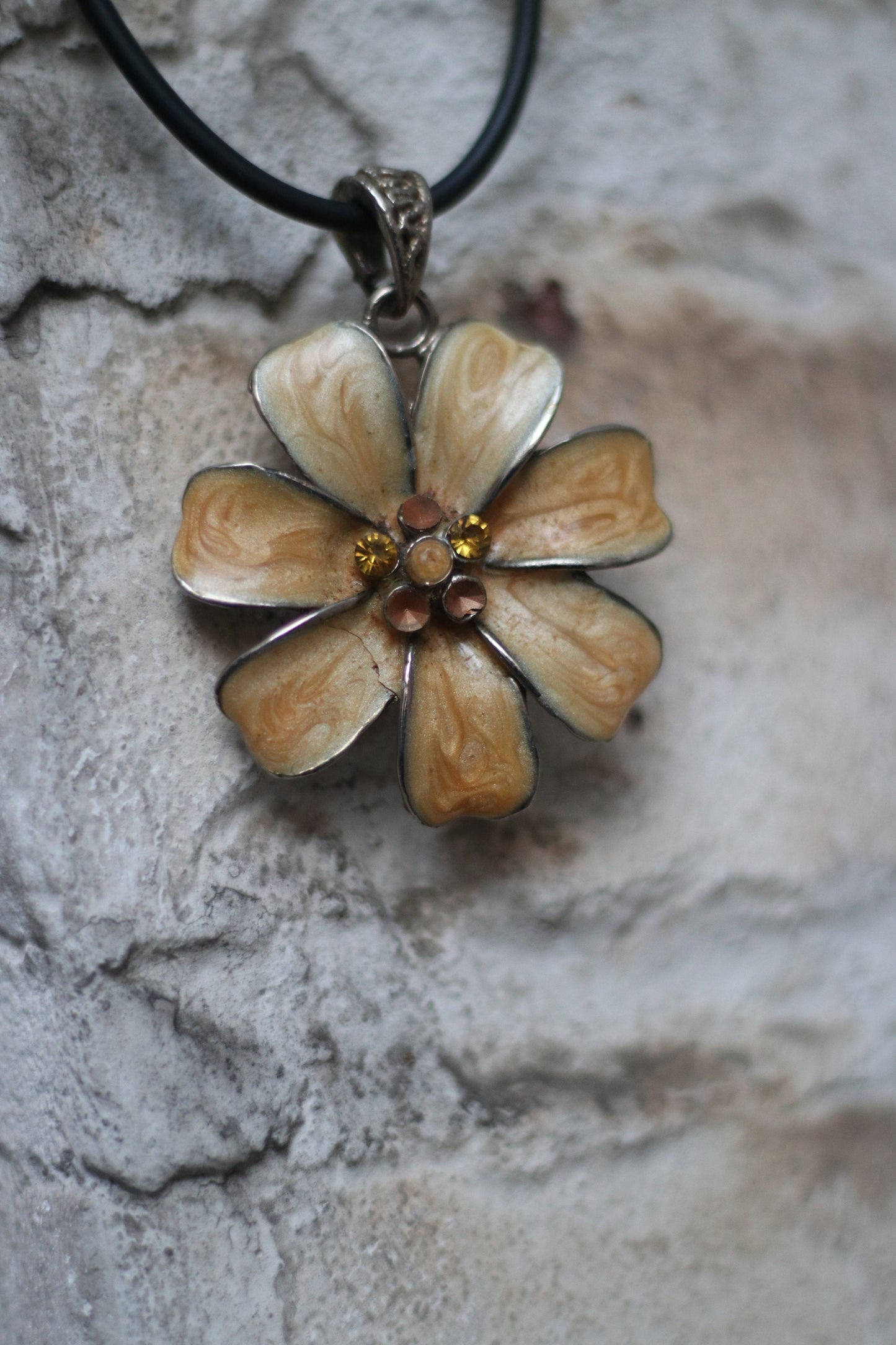 y2k floral necklace Vintage grunge inspired brown metallic necklace