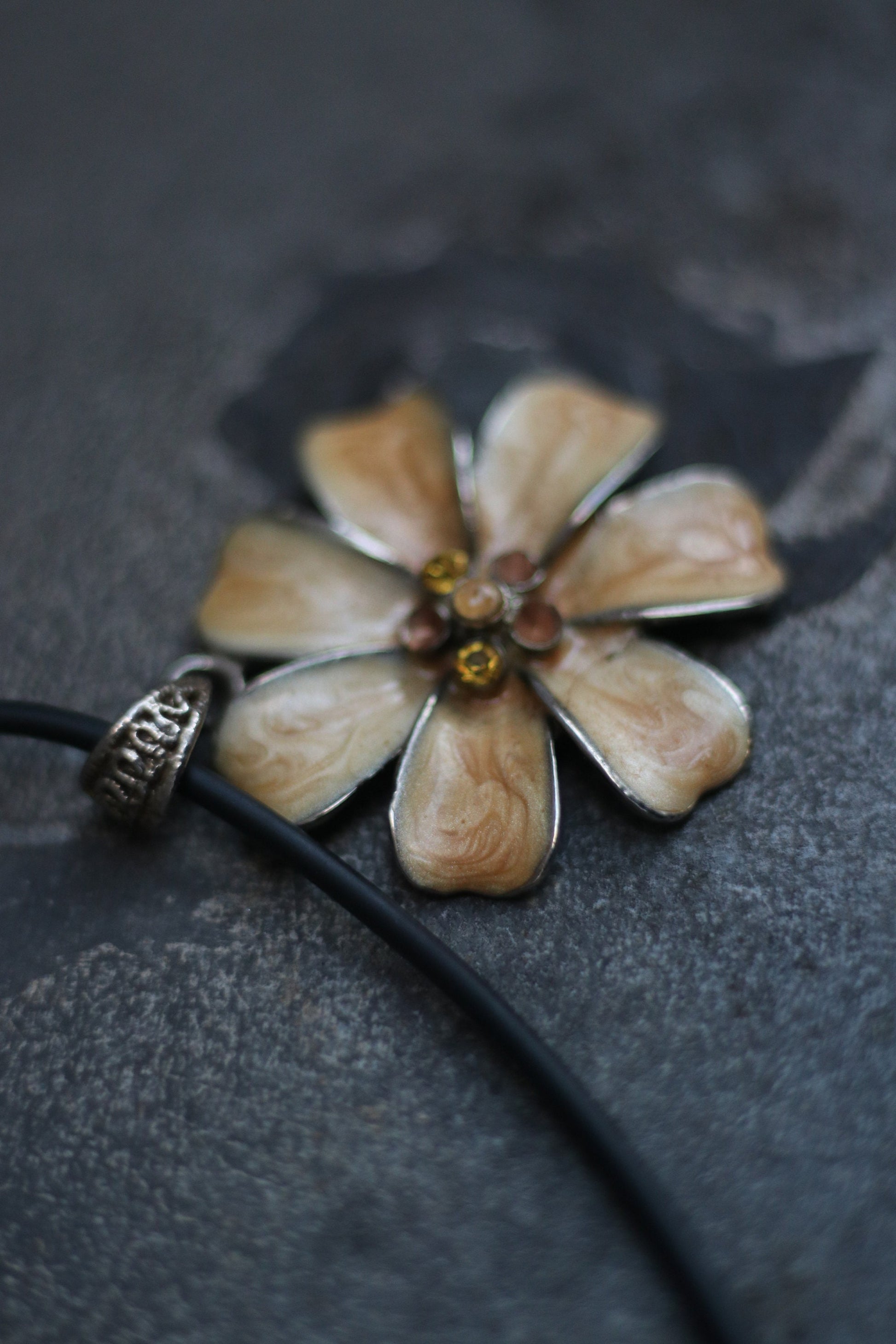 y2k floral necklace Vintage grunge inspired brown metallic necklace