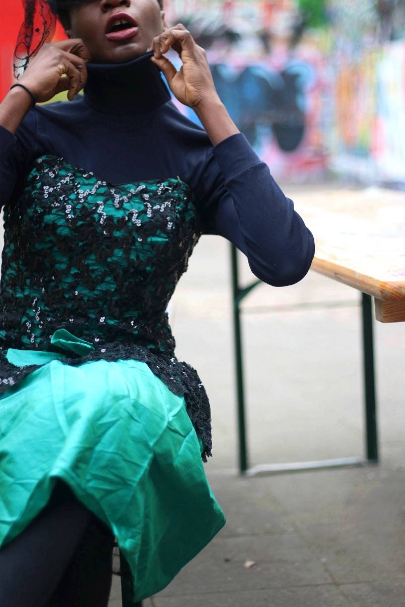 80s Prom dress| Vintage sleeveless sequinned green and black party dress| C&A statement design with bow