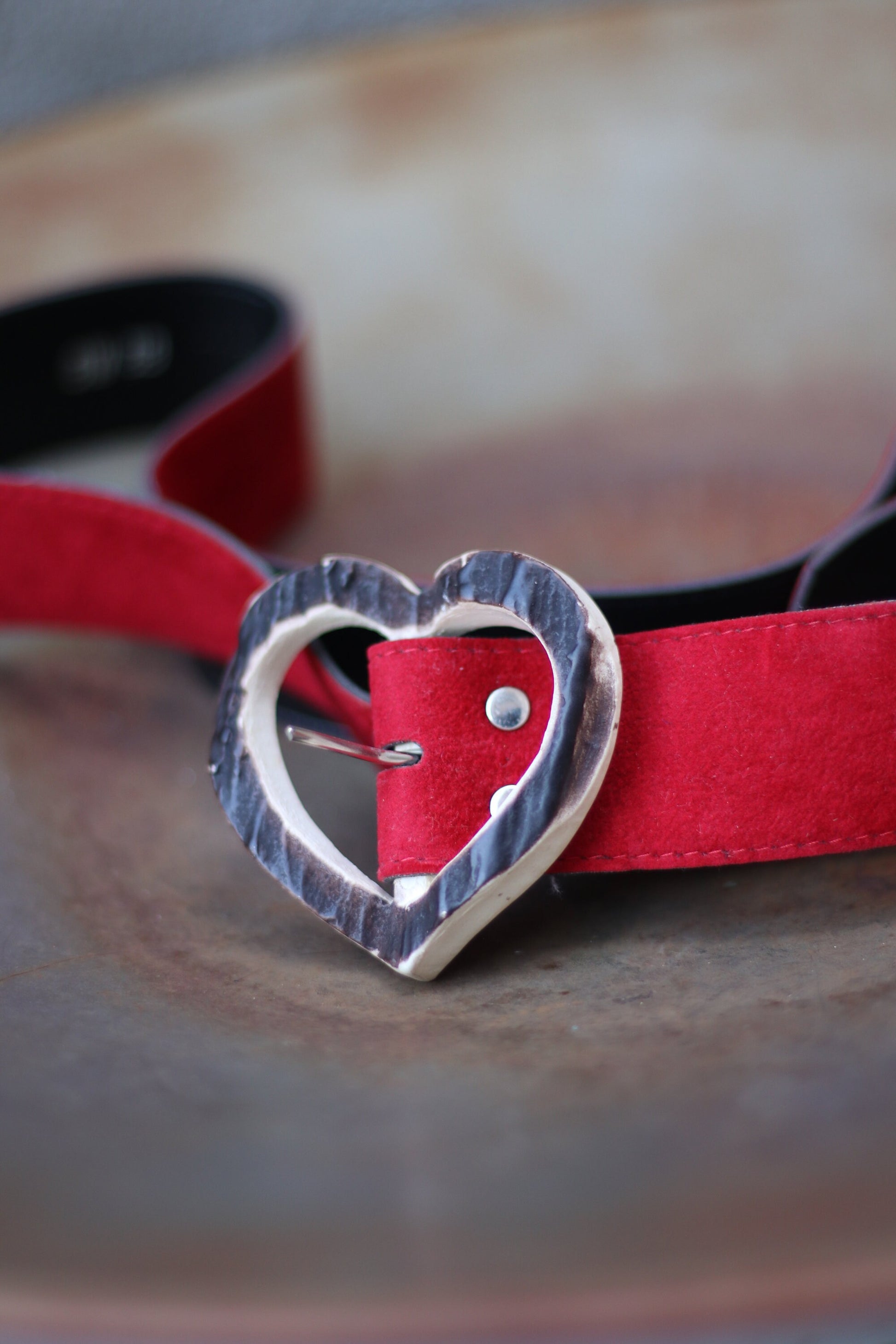 Vintage heart shaped belt| Red 90s suede like belt with wooden buckle