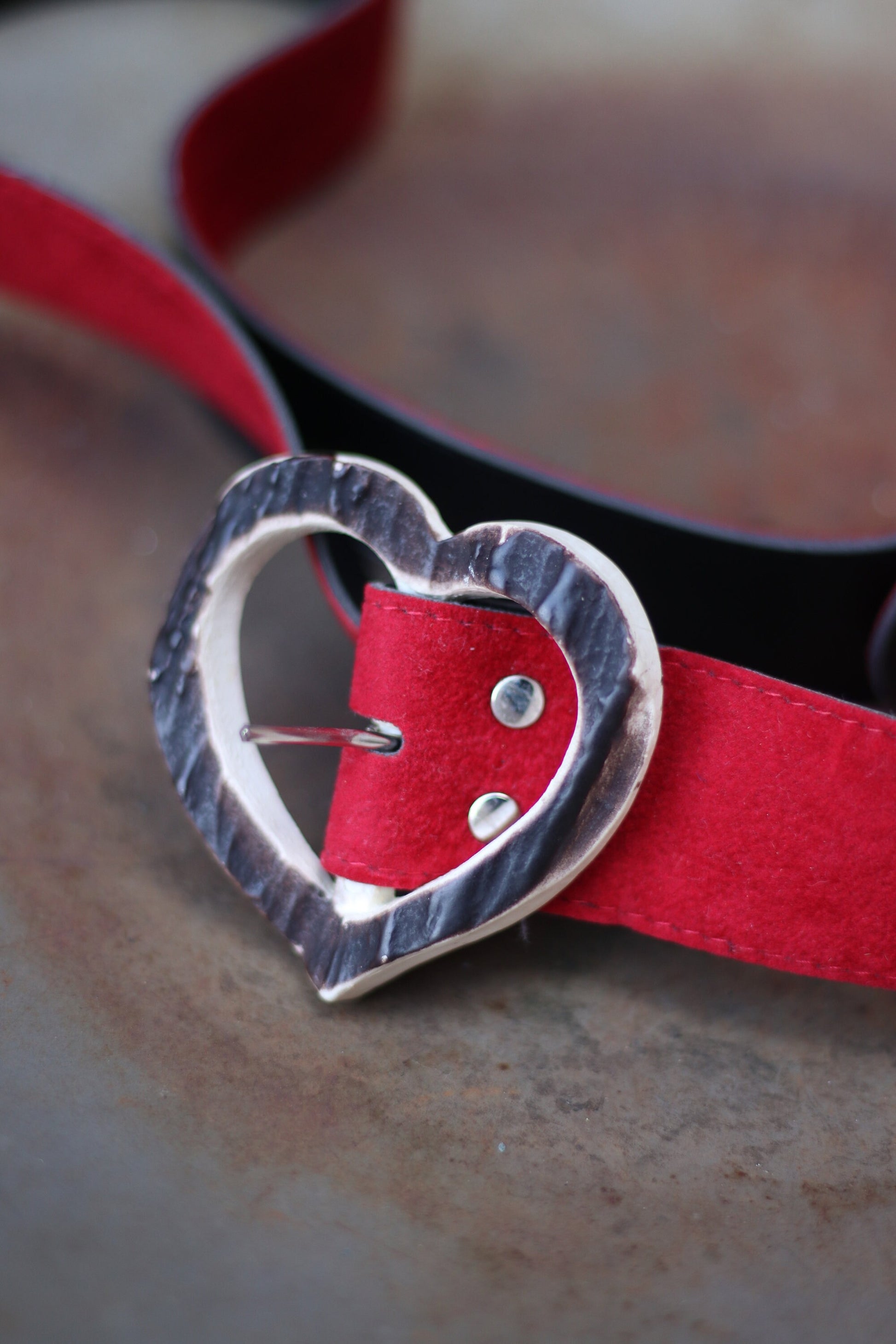 Vintage heart shaped belt| Red 90s suede like belt with wooden buckle