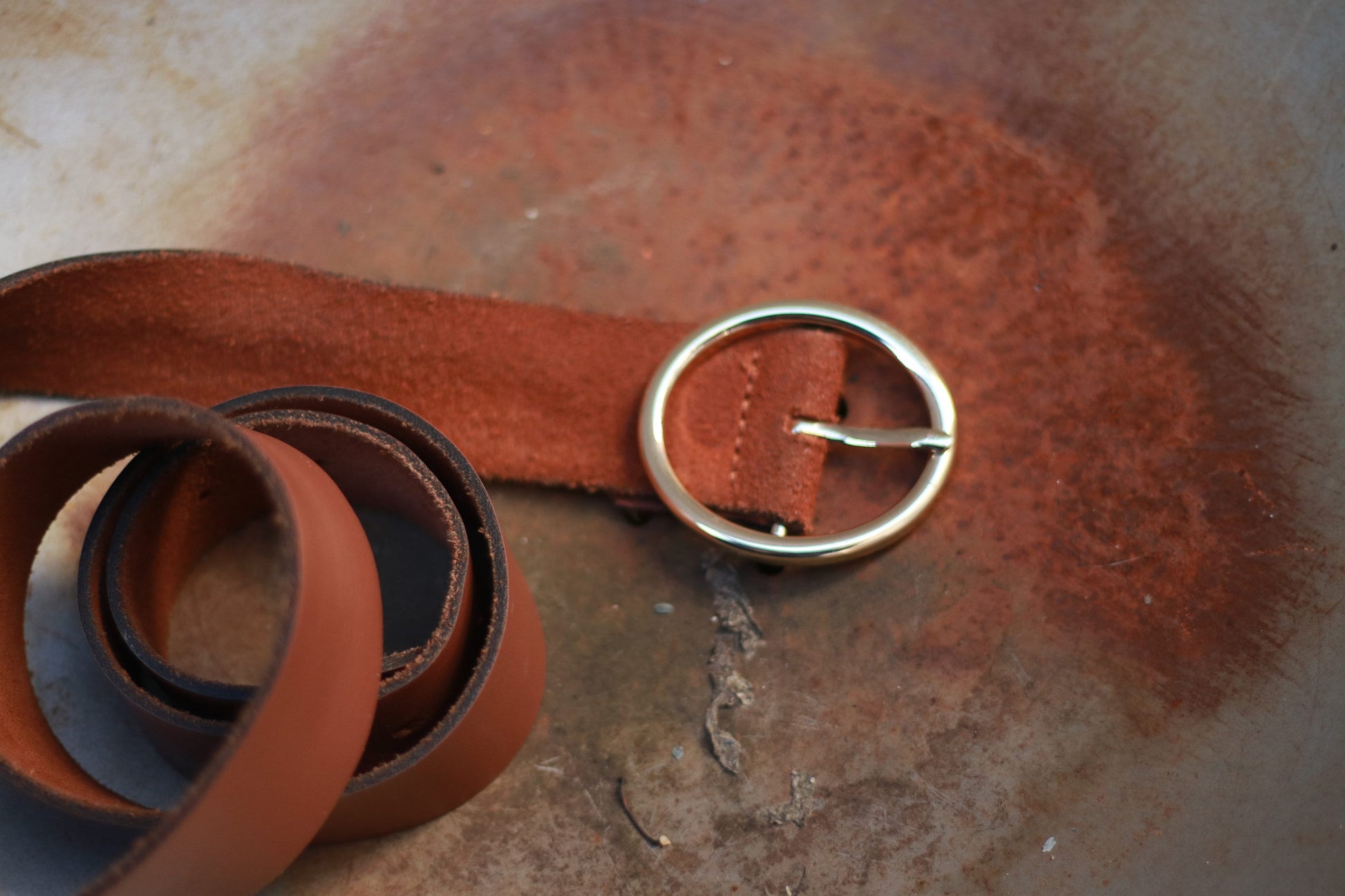 90s Minimalist leather belt| Vintage 90s brown belt with silver colored round buckle