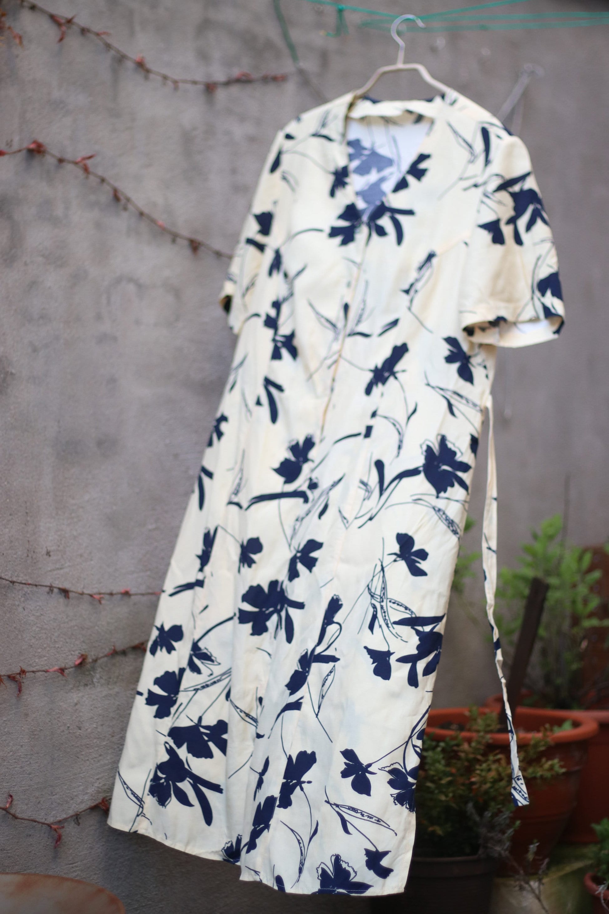 80s Floral Print Dress|Vintage Monochrome Design in cream and blue