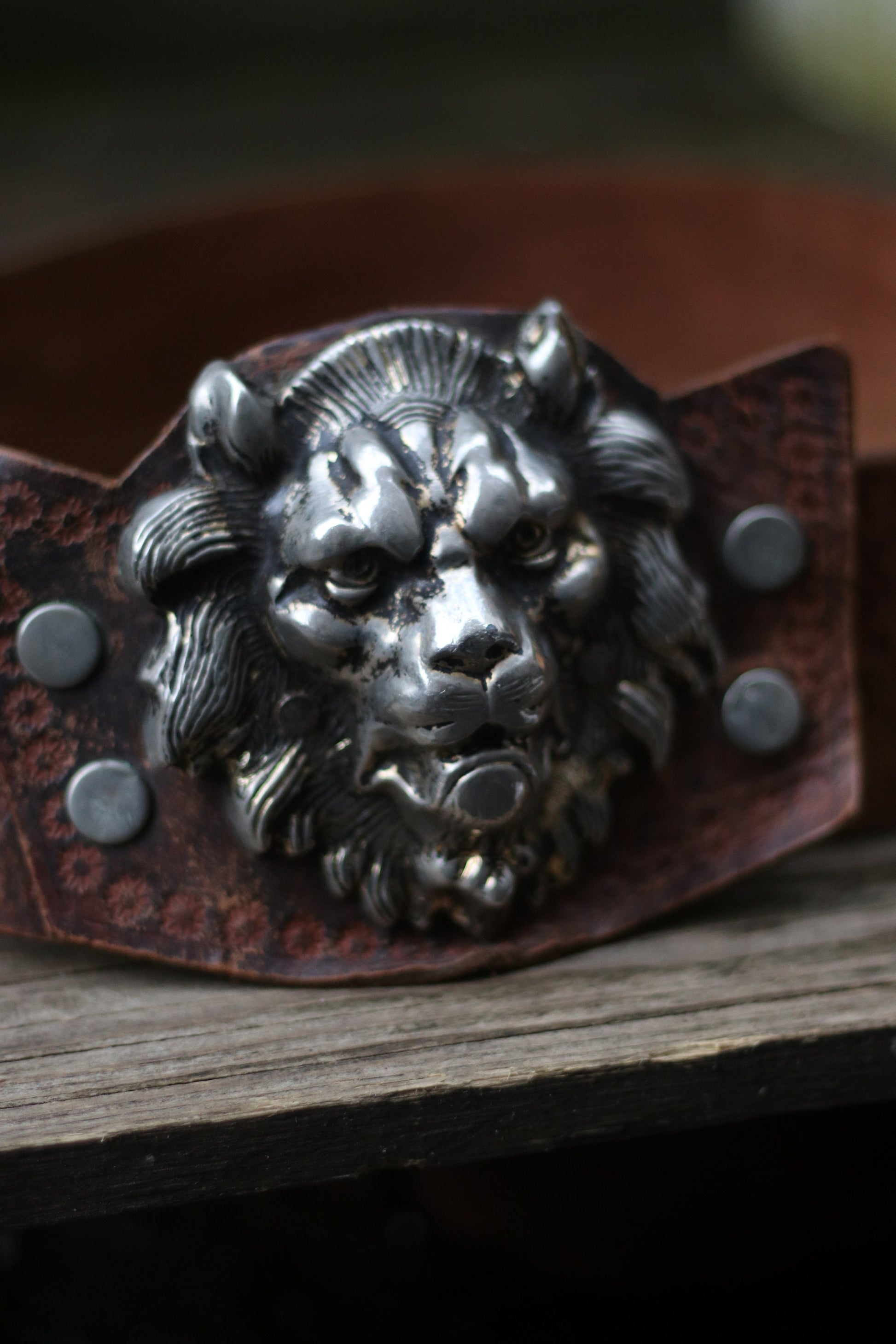 Rare 70s belt with lion head buckle| Vintage leather waist belt with statement metal animal print motif