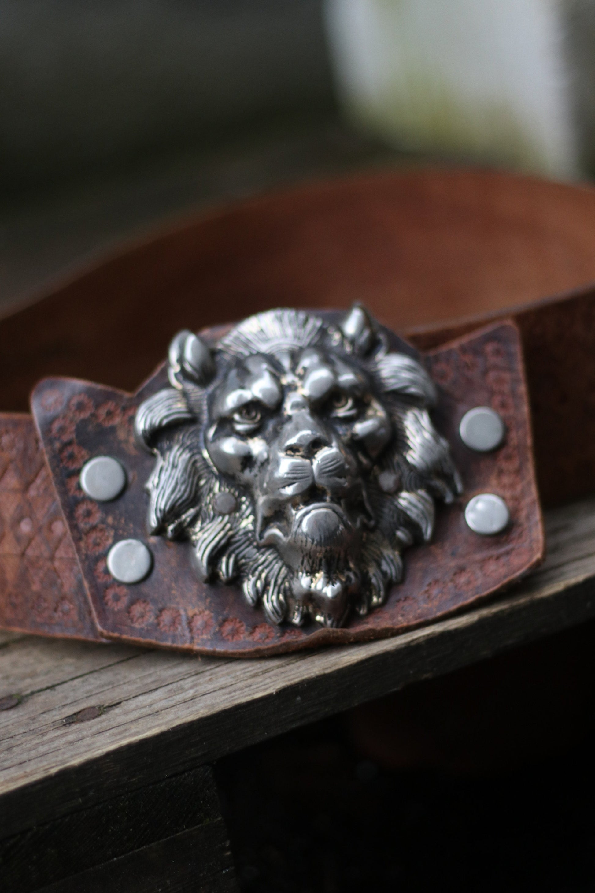 Rare 70s belt with lion head buckle| Vintage leather waist belt with statement metal animal print motif