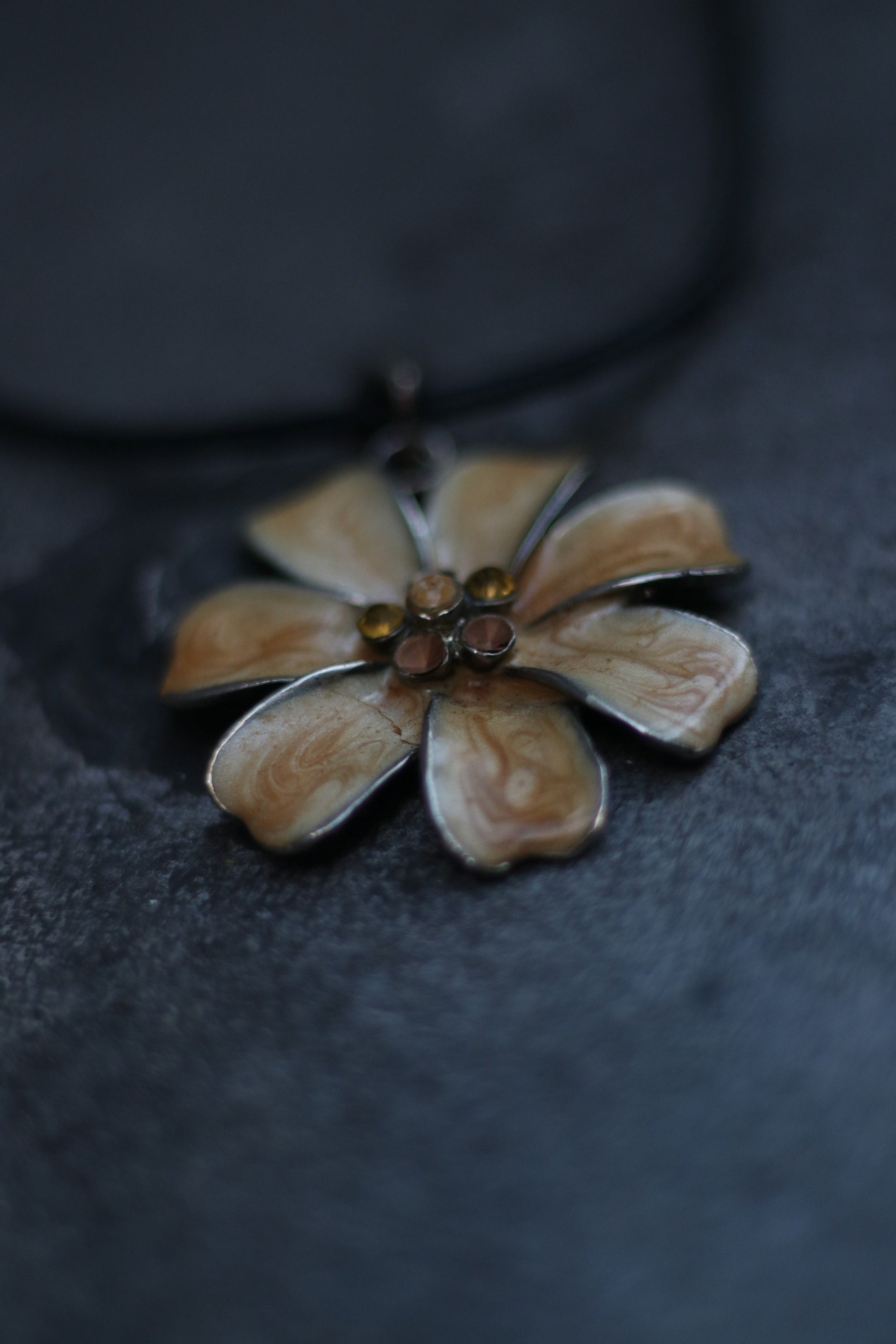 y2k floral necklace Vintage grunge inspired brown metallic necklace