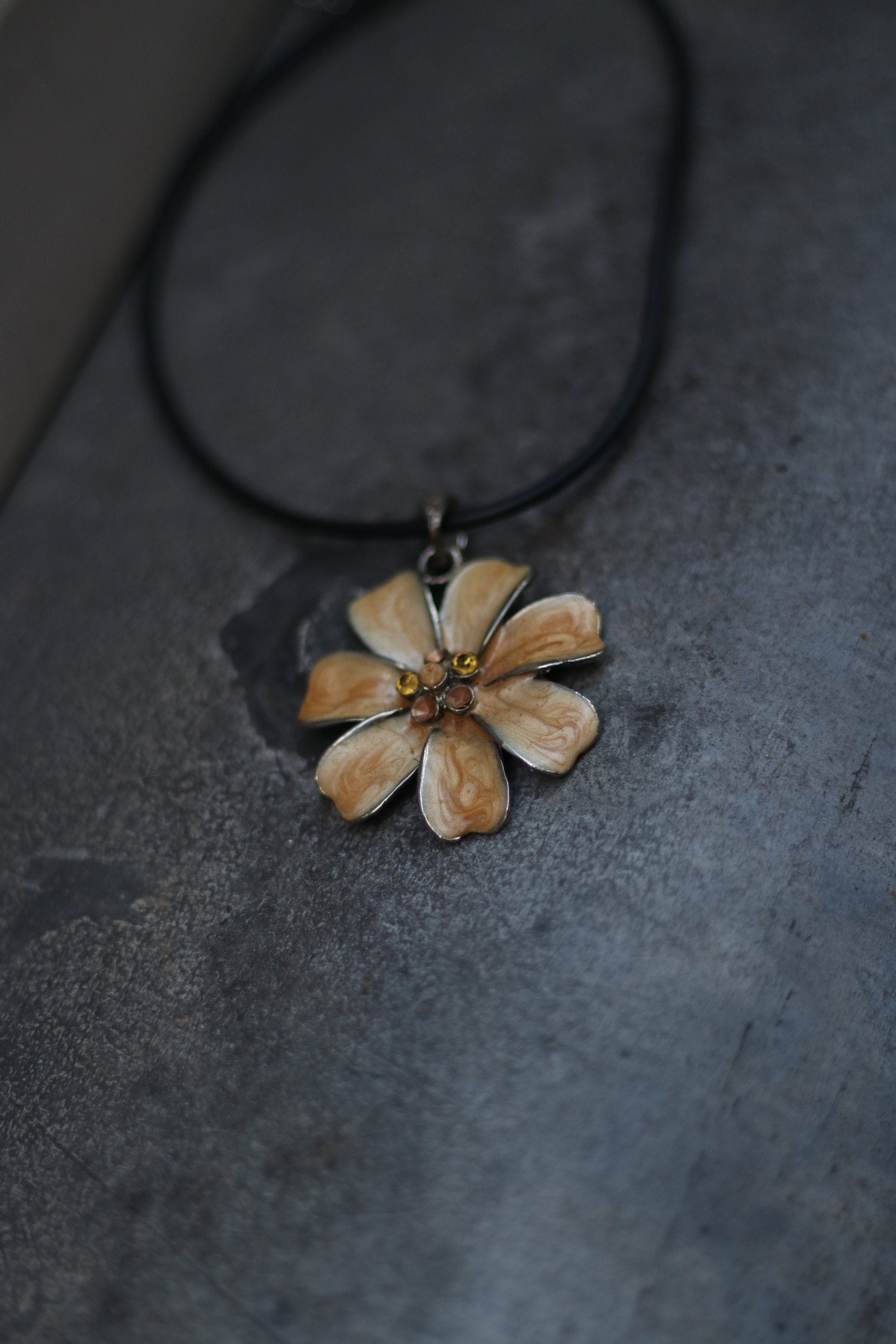 y2k floral necklace Vintage grunge inspired brown metallic necklace