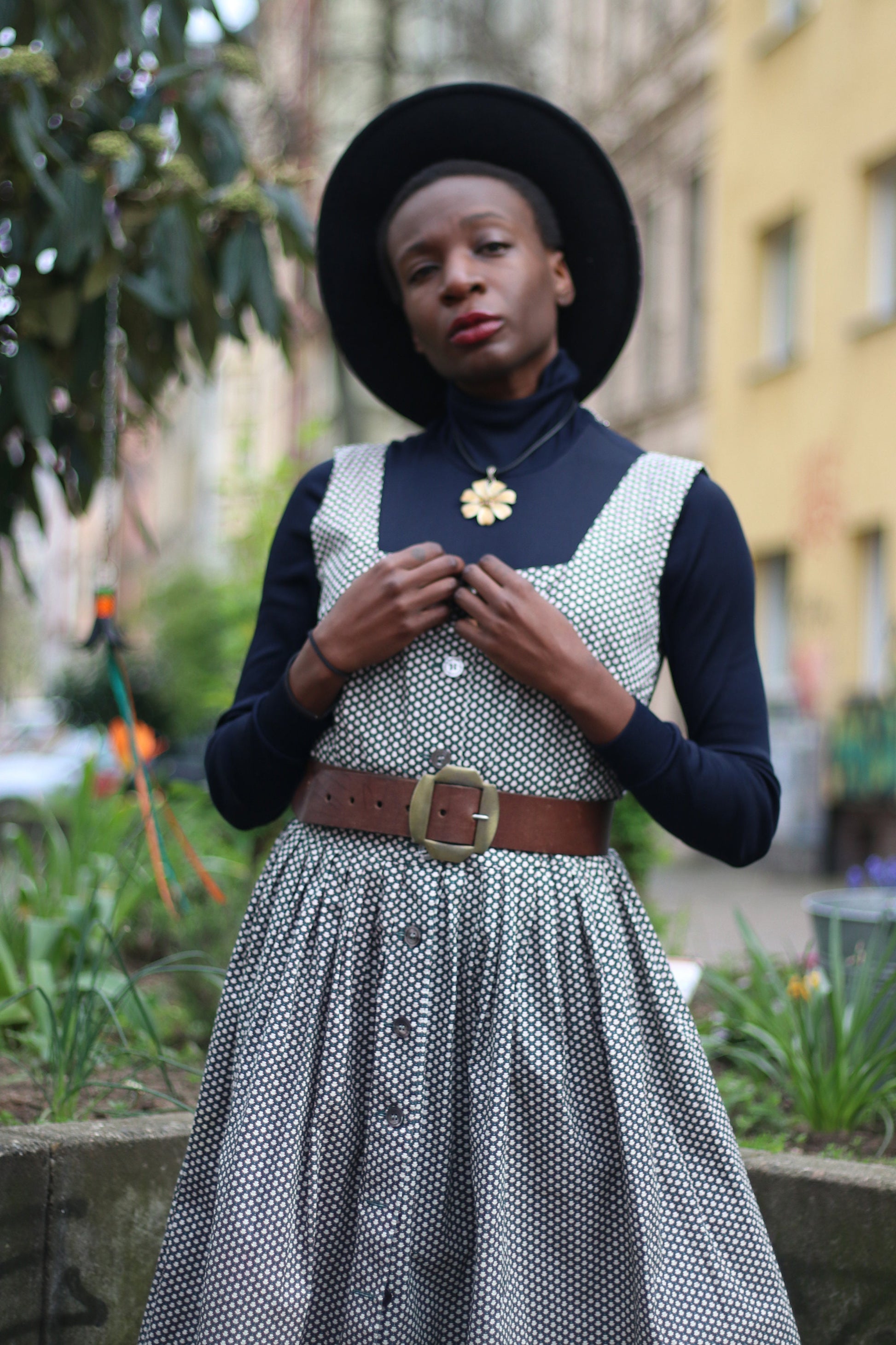 y2k floral necklace Vintage grunge inspired brown metallic necklace