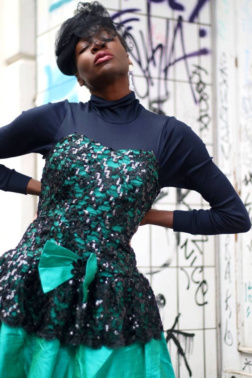 80s Prom dress| Vintage sleeveless sequinned green and black party dress| C&A statement design with bow