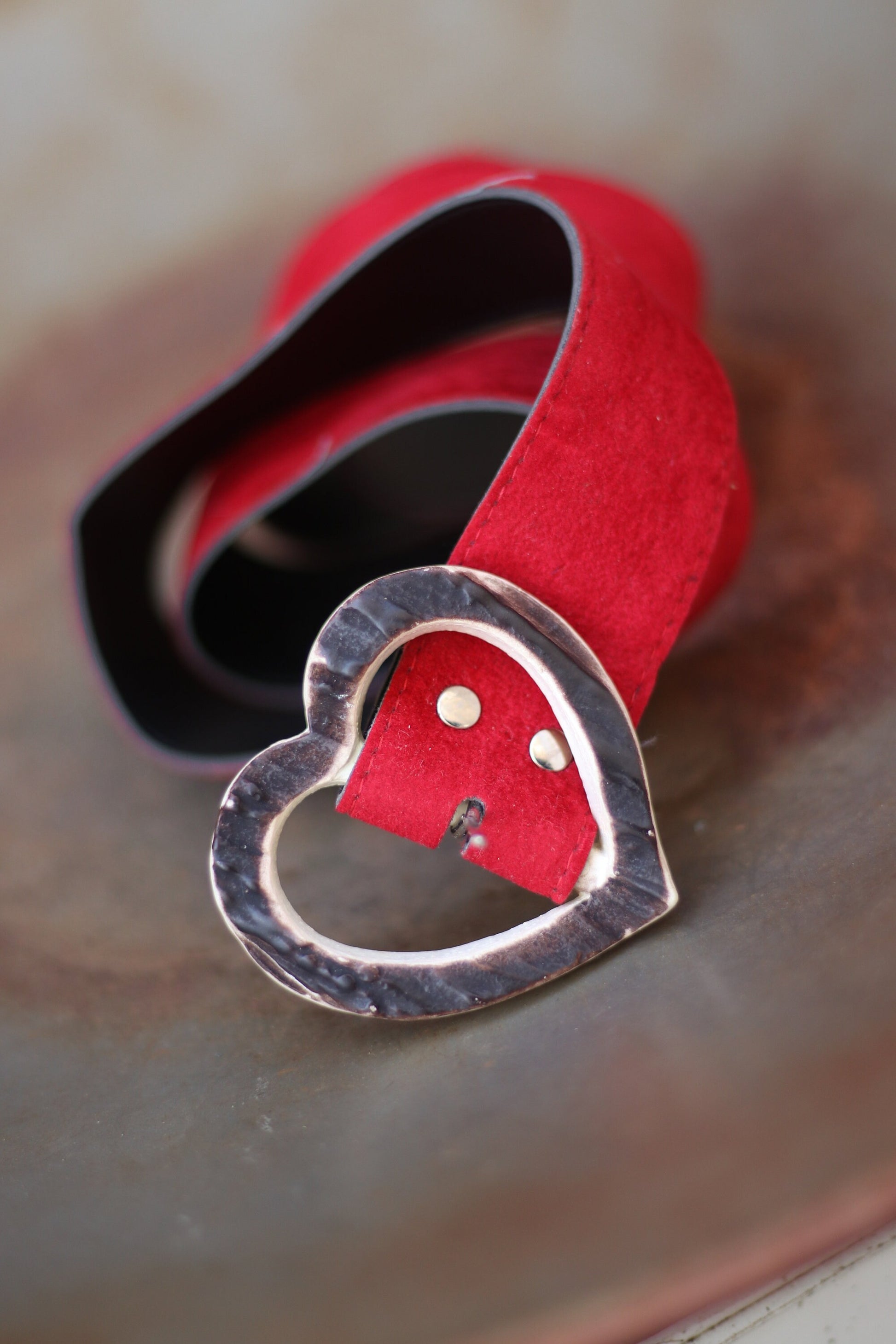 Vintage heart shaped belt| Red 90s suede like belt with wooden buckle