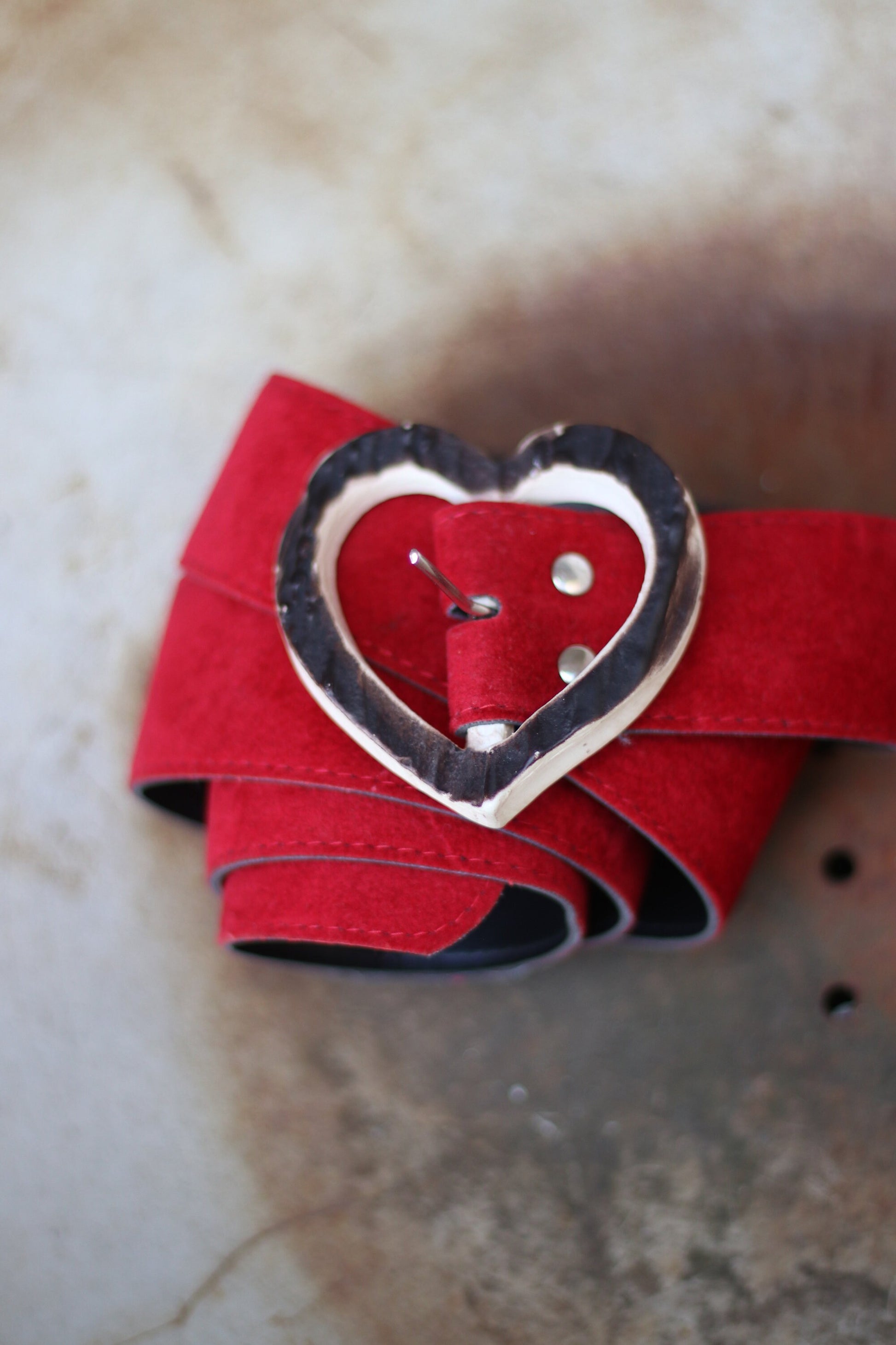 Vintage heart shaped belt| Red 90s suede like belt with wooden buckle