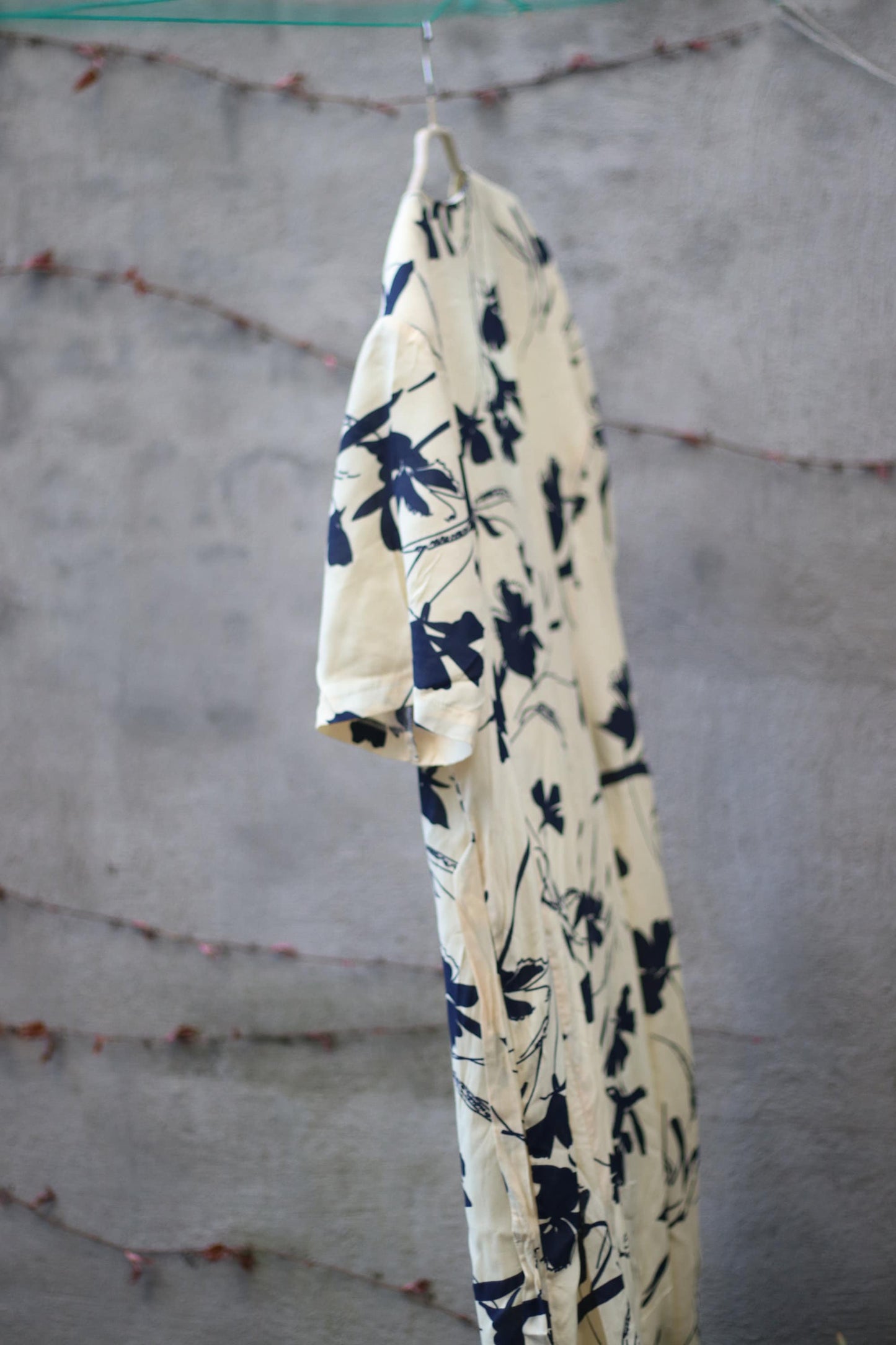 80s Floral Print Dress|Vintage Monochrome Design in cream and blue