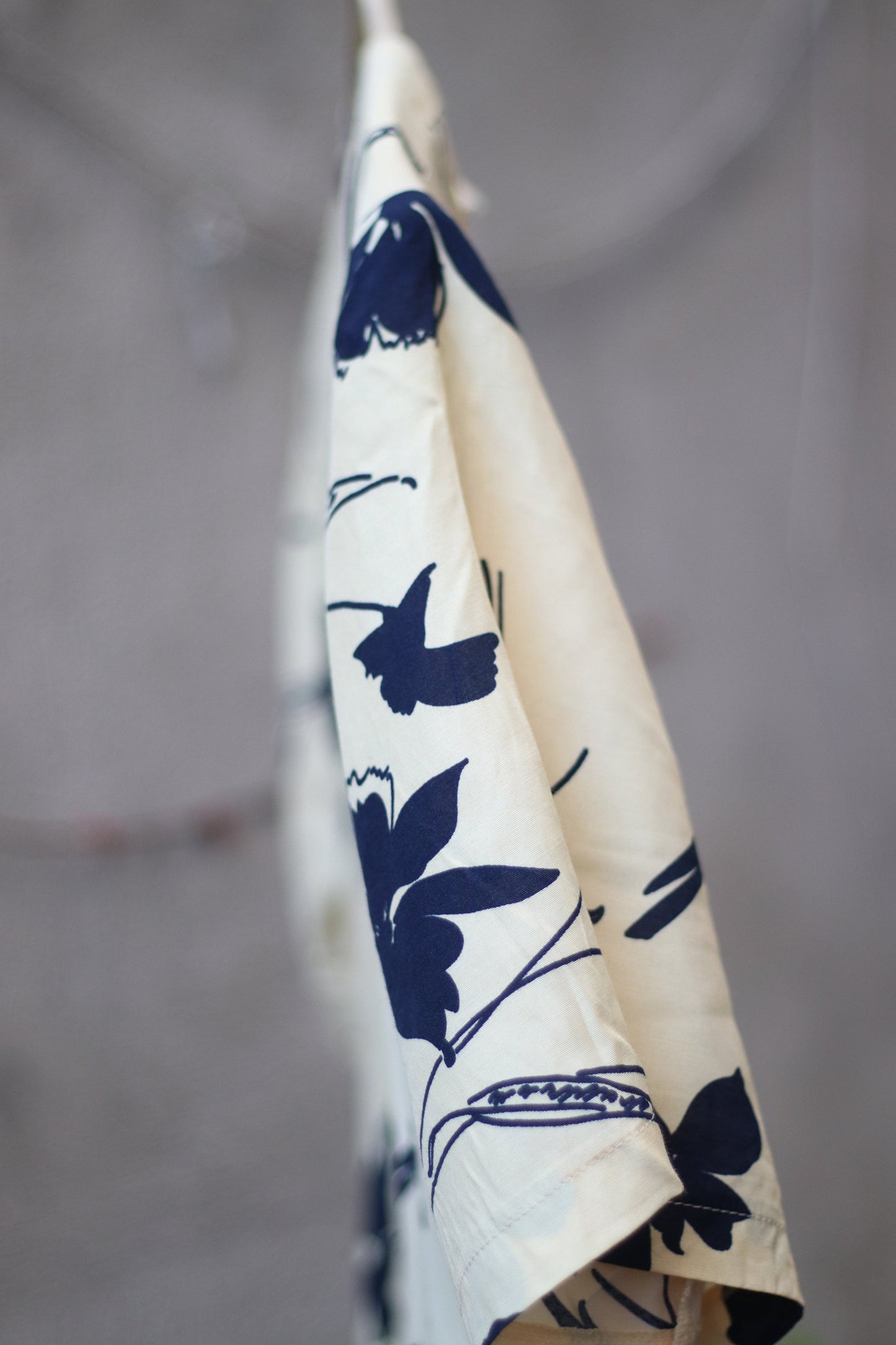 80s Floral Print Dress|Vintage Monochrome Design in cream and blue