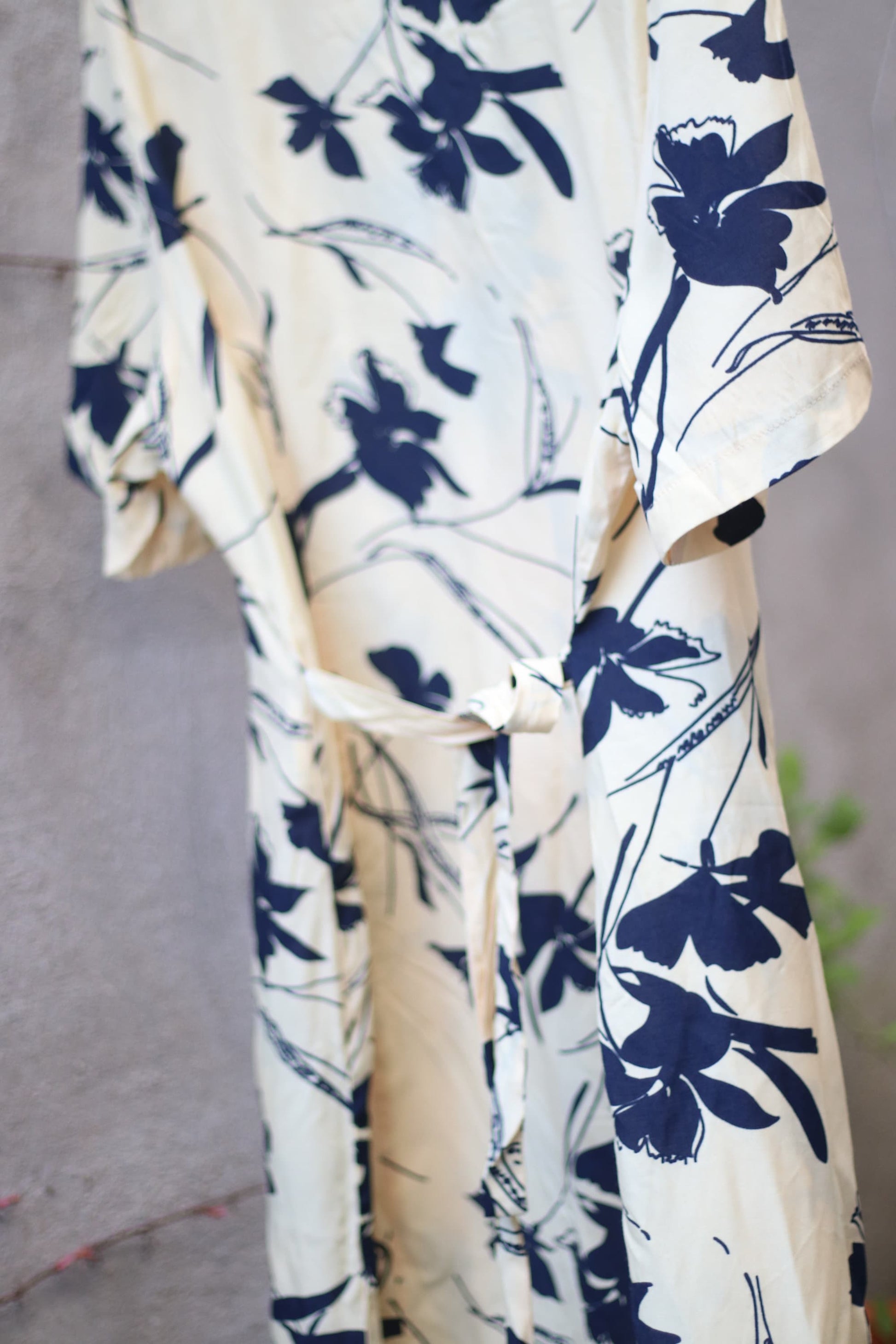 80s Floral Print Dress|Vintage Monochrome Design in cream and blue