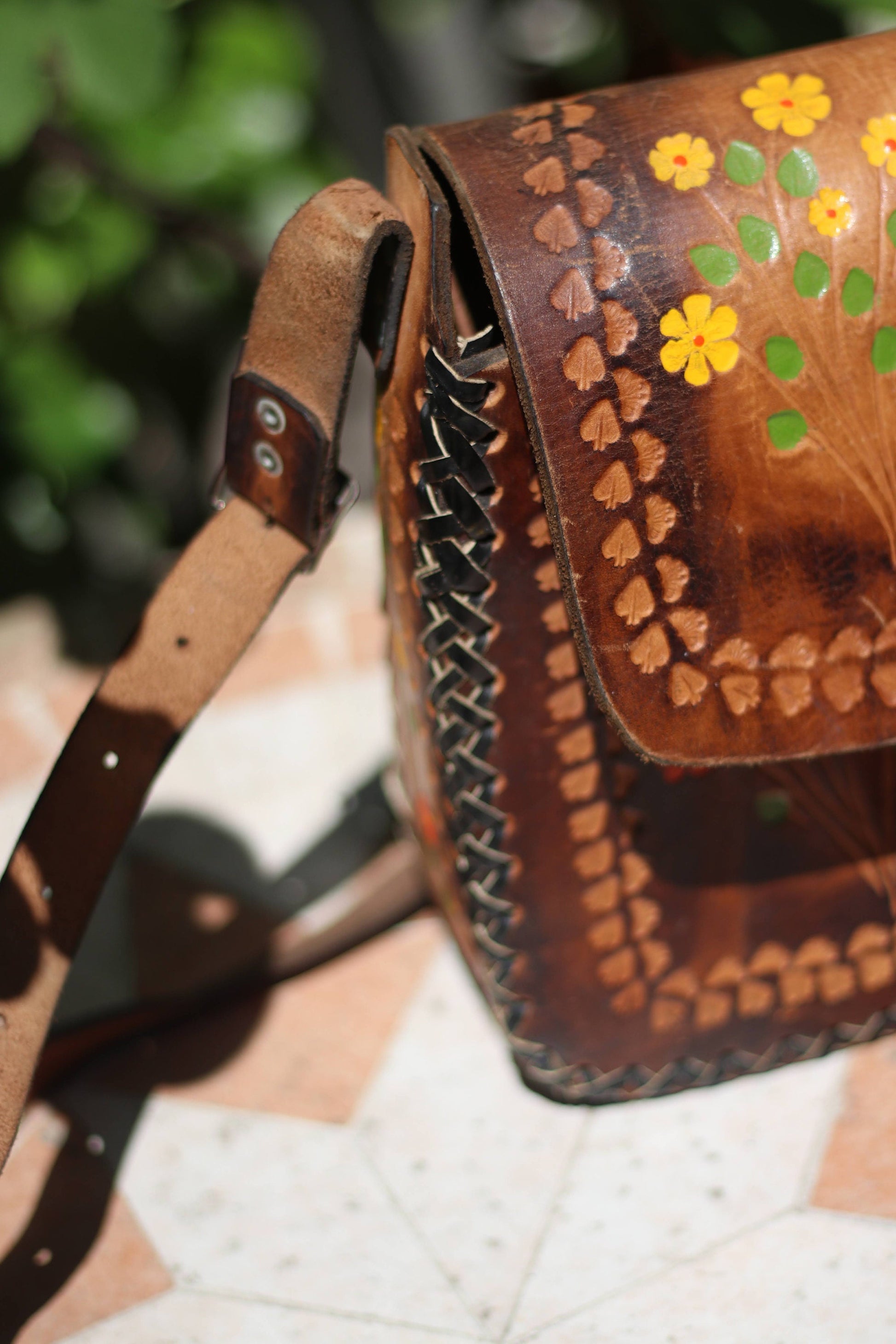 70s handmade tooled bag| Vintage Brown Leather Shoulder bag with hand painted floral details| Bohemian leather accessory