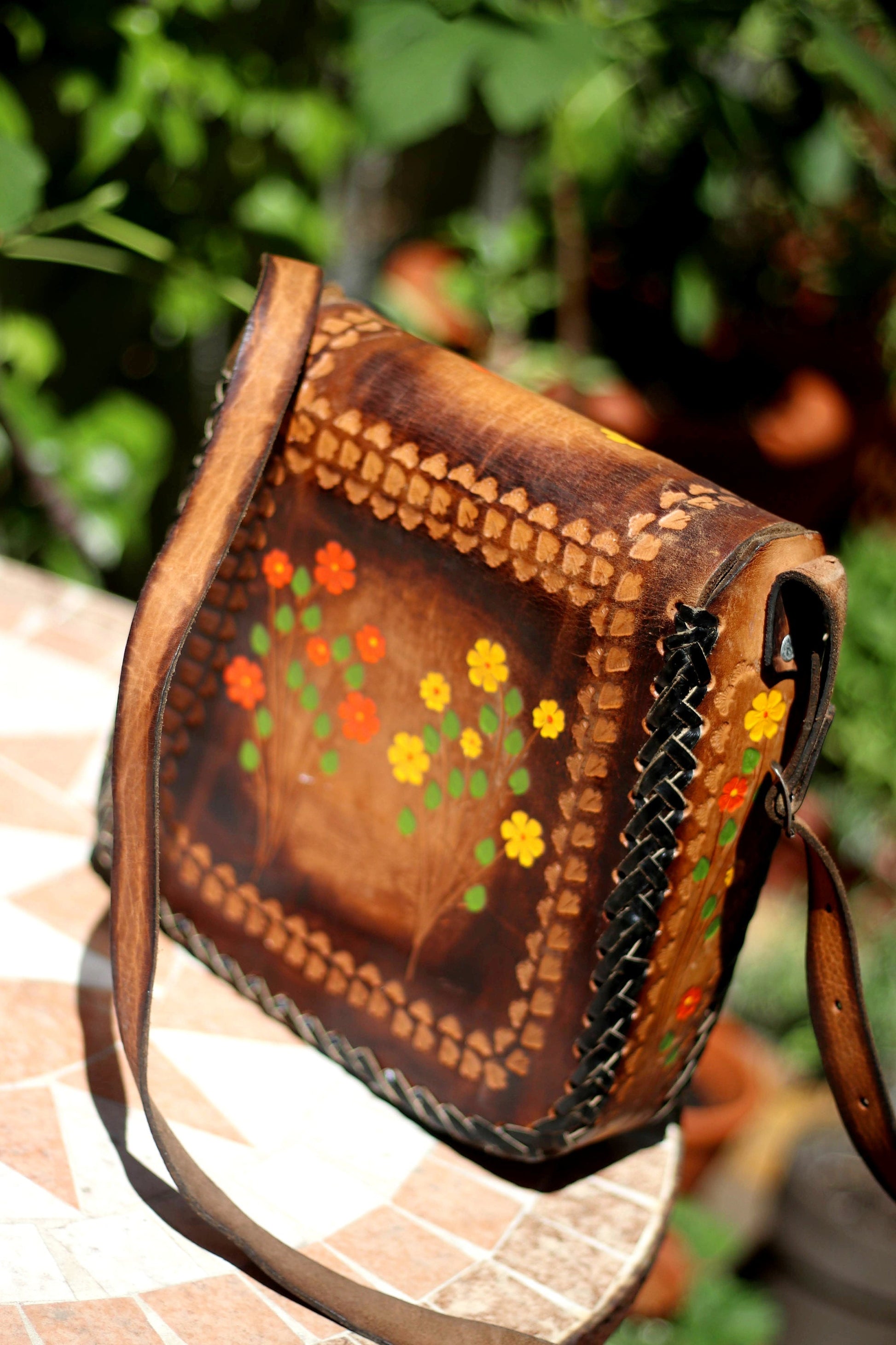 70s handmade tooled bag| Vintage Brown Leather Shoulder bag with hand painted floral details| Bohemian leather accessory