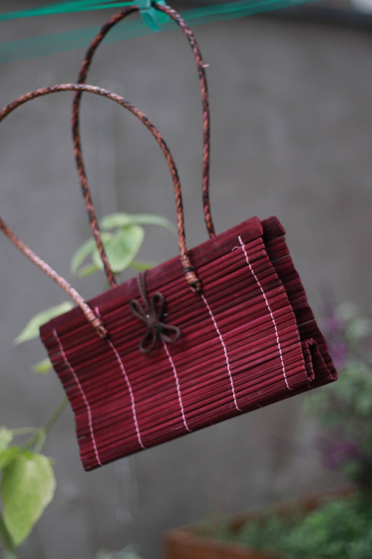Handmade red woven bag| Vintage wooden handbag in red . Woven shoulderbag