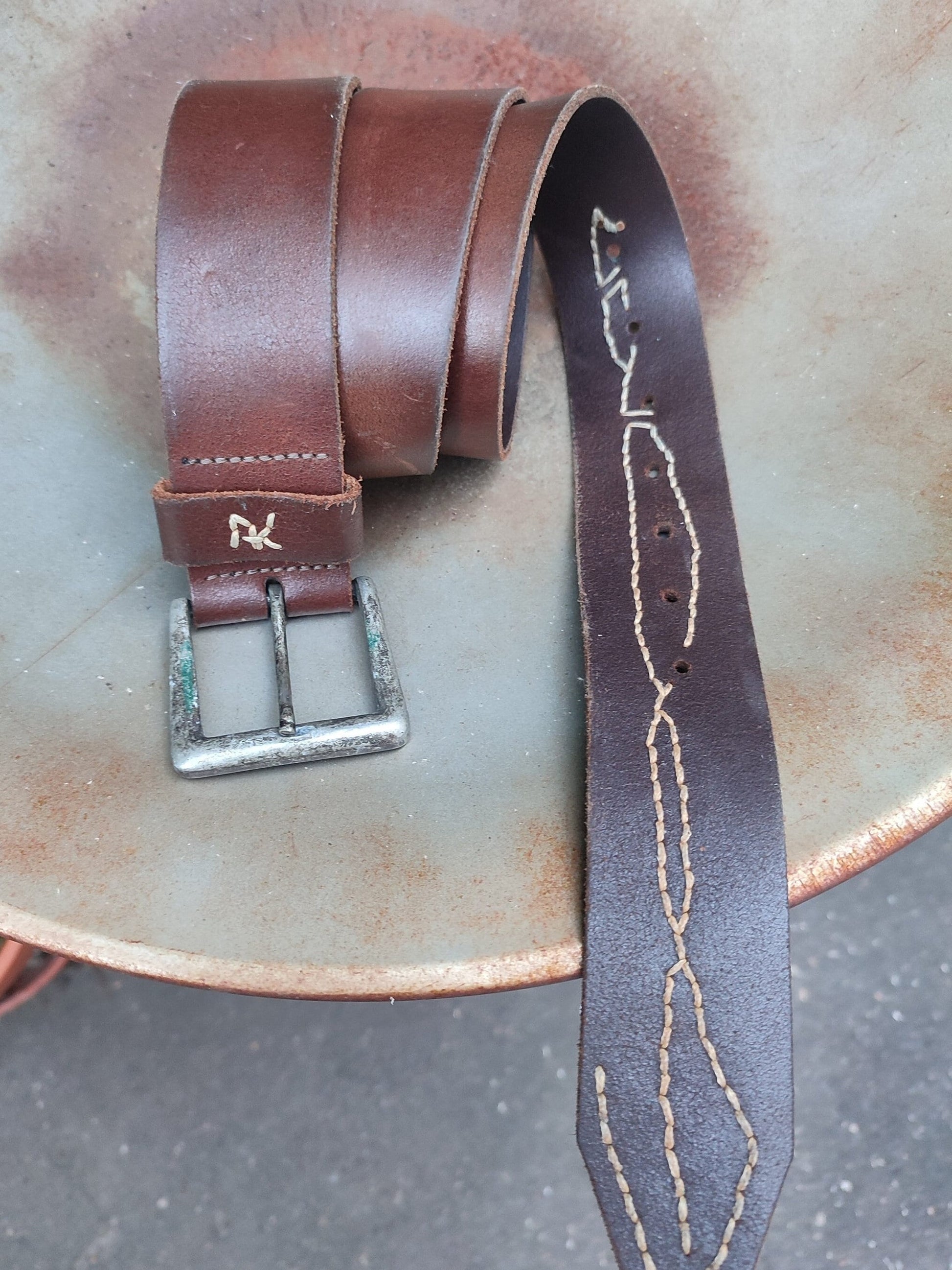 70s leather belt with statement stitchings| Vintage brown Americana inspired belt| Cowgirl leather accessory