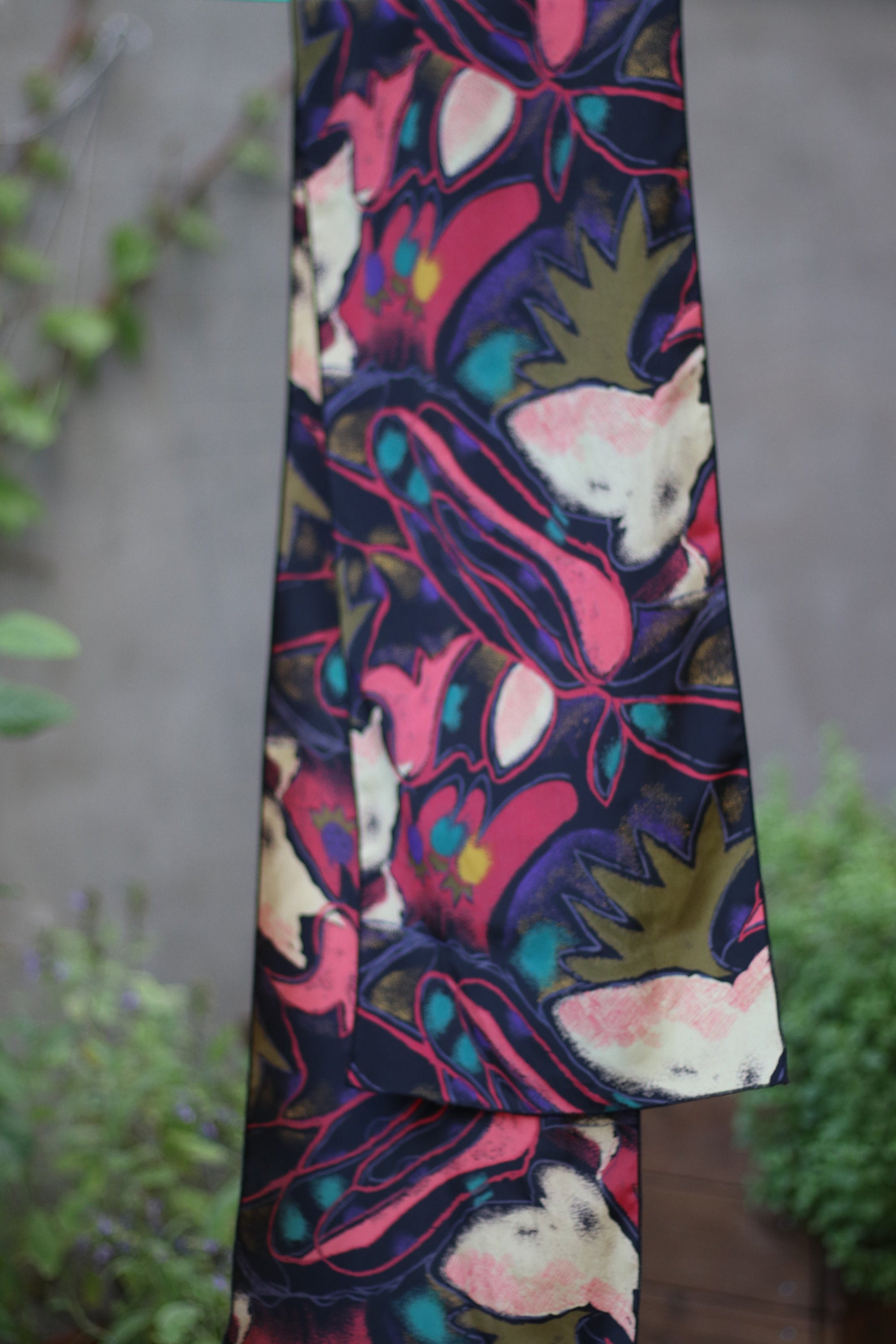 80s chic scarf| Vintage skinny multicoloured scarf with abstract print