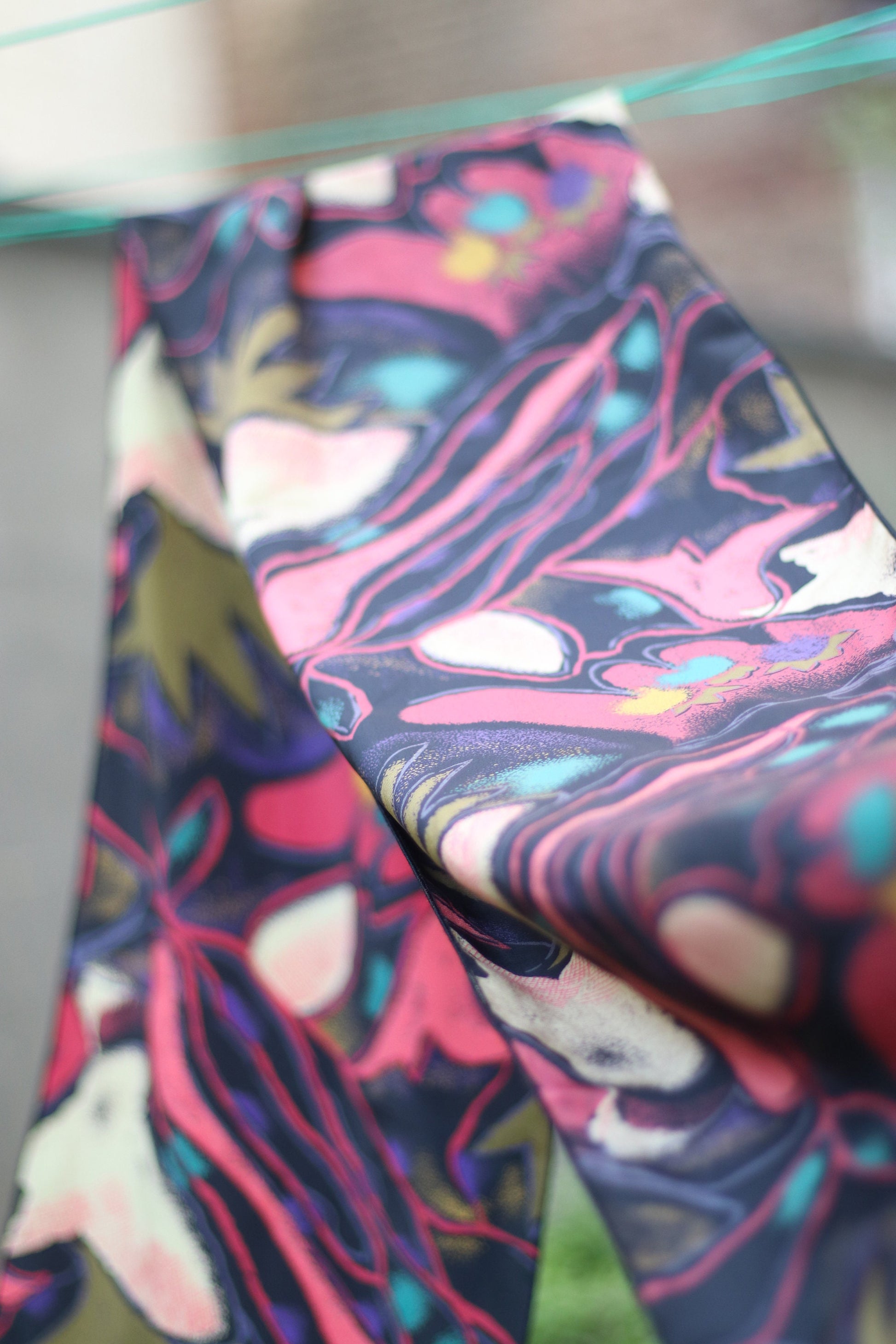 80s chic scarf| Vintage skinny multicoloured scarf with abstract print