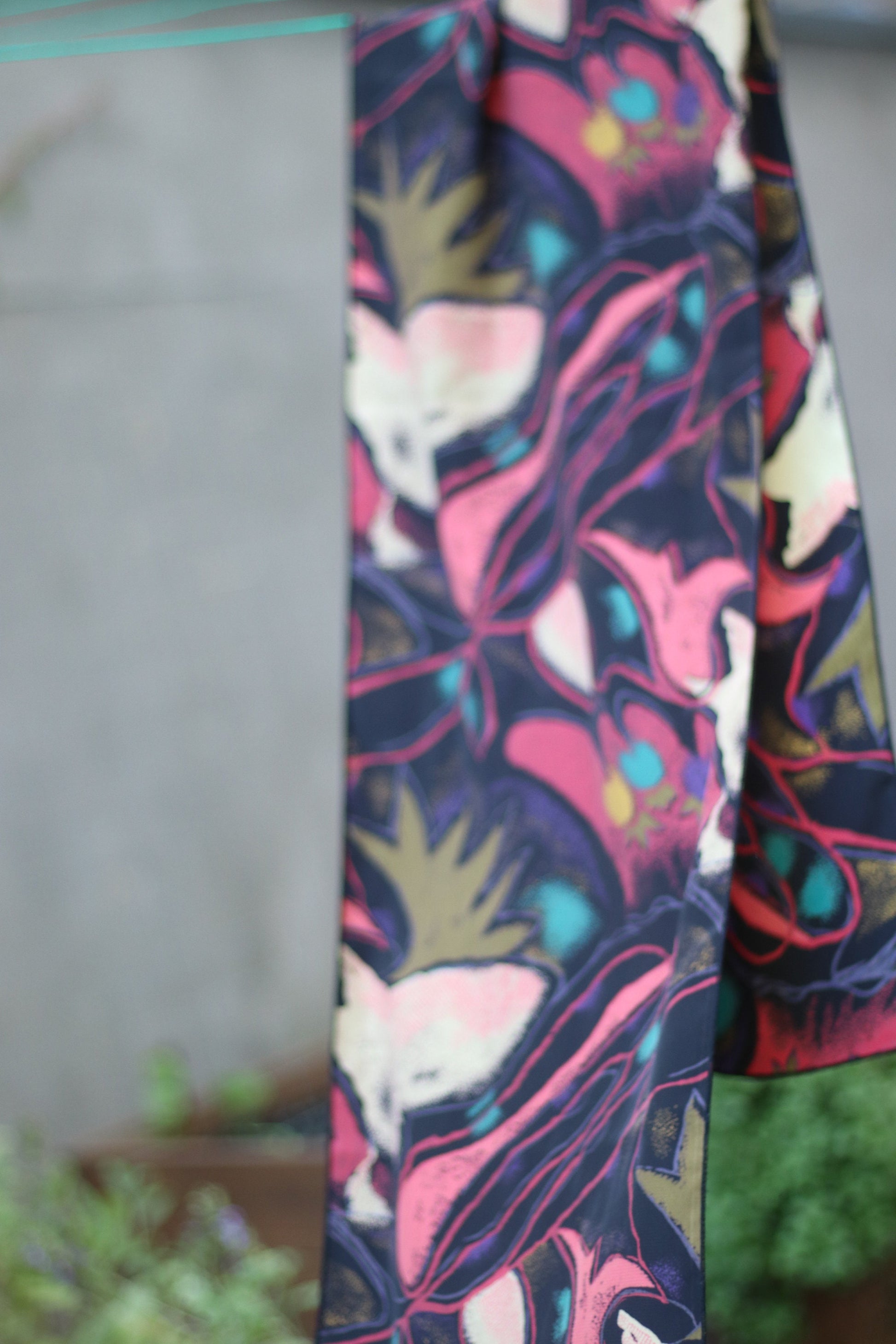 80s chic scarf| Vintage skinny multicoloured scarf with abstract print