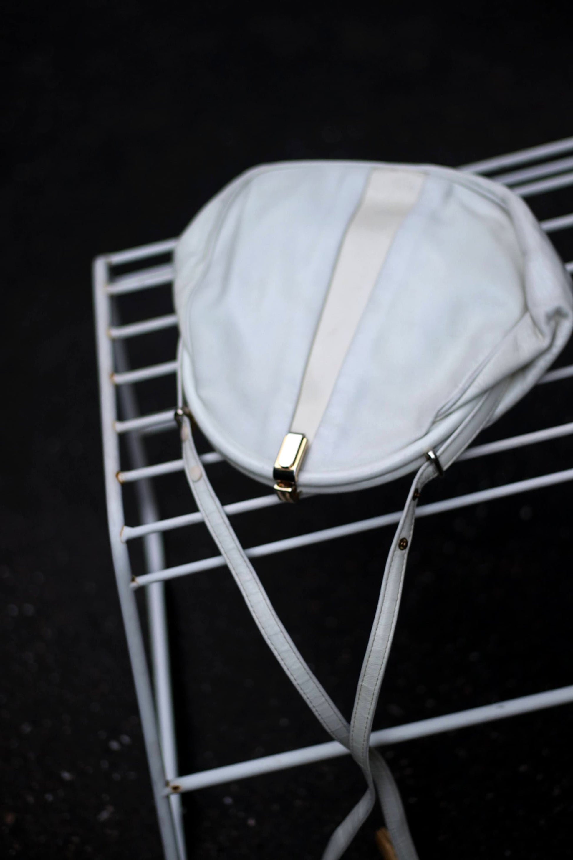 70s Leather Handbag| Vintage White Pursebag| Retro Minimalist Shoulderbag