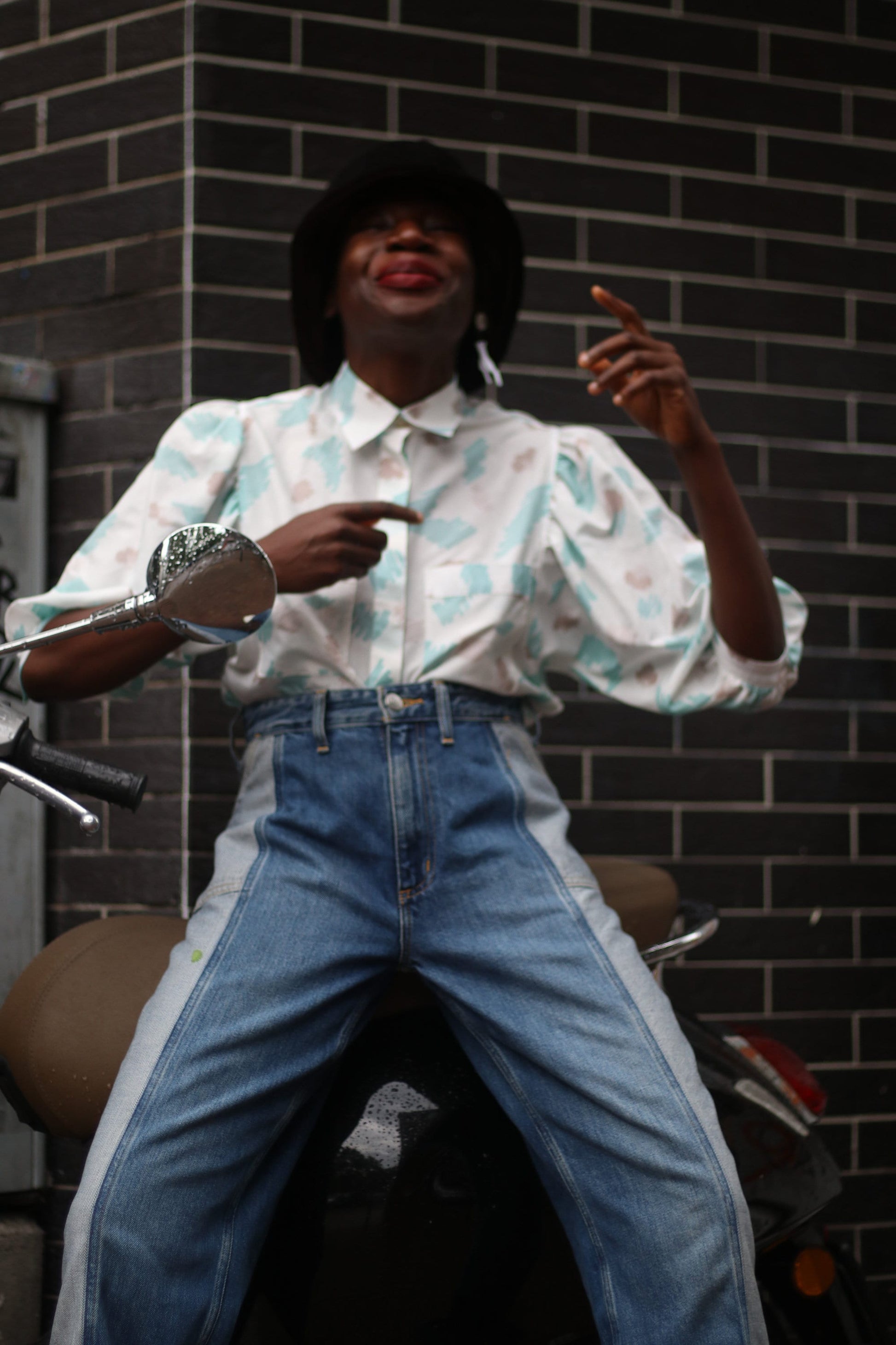 80s White Summer Blouse| Vintage short sleeves blue and white abstract print shirt| Frede modell blouse