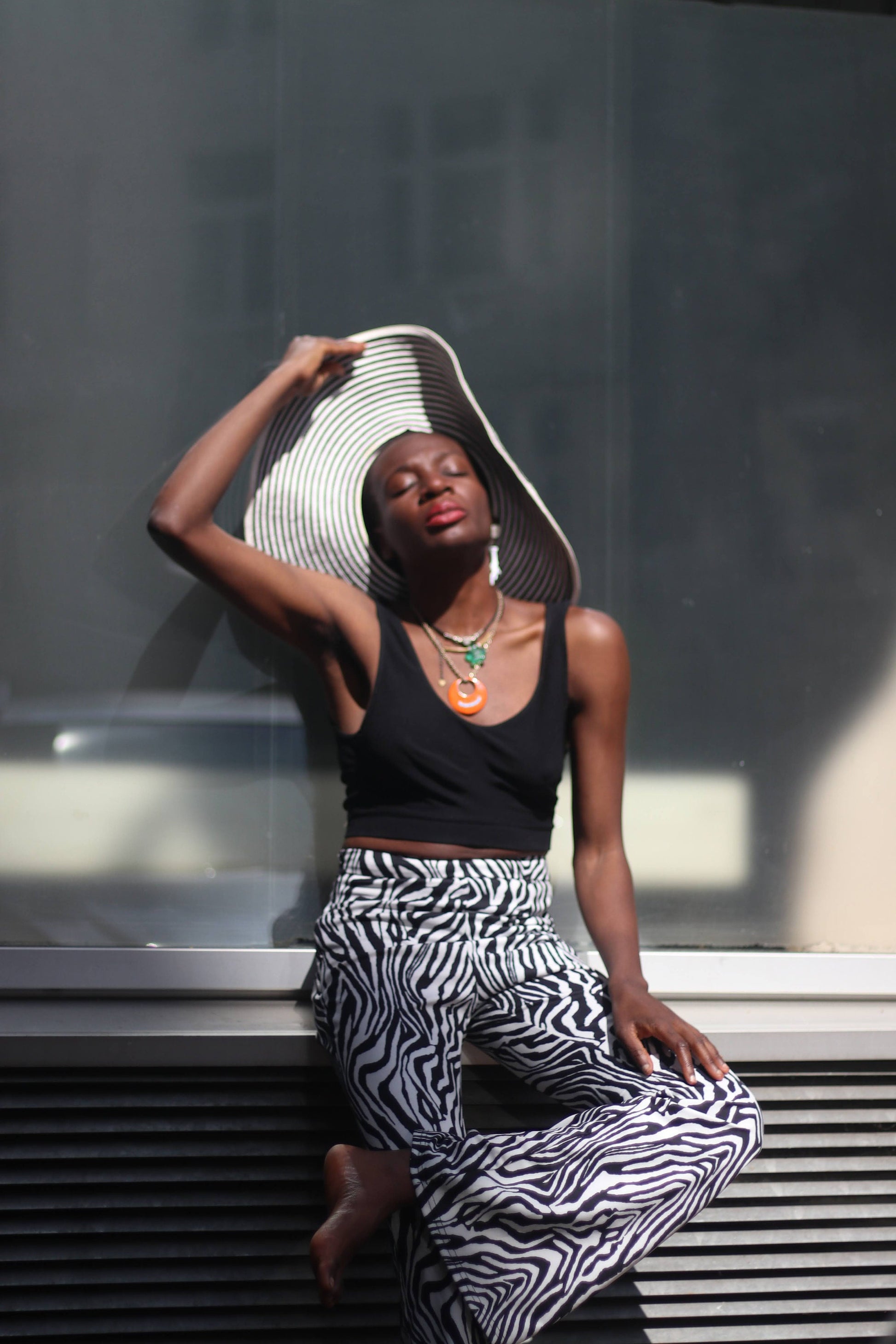 70s flare pants with swirly print| Vintage monochrome black and white trousers| psychedelic summer bell bottoms