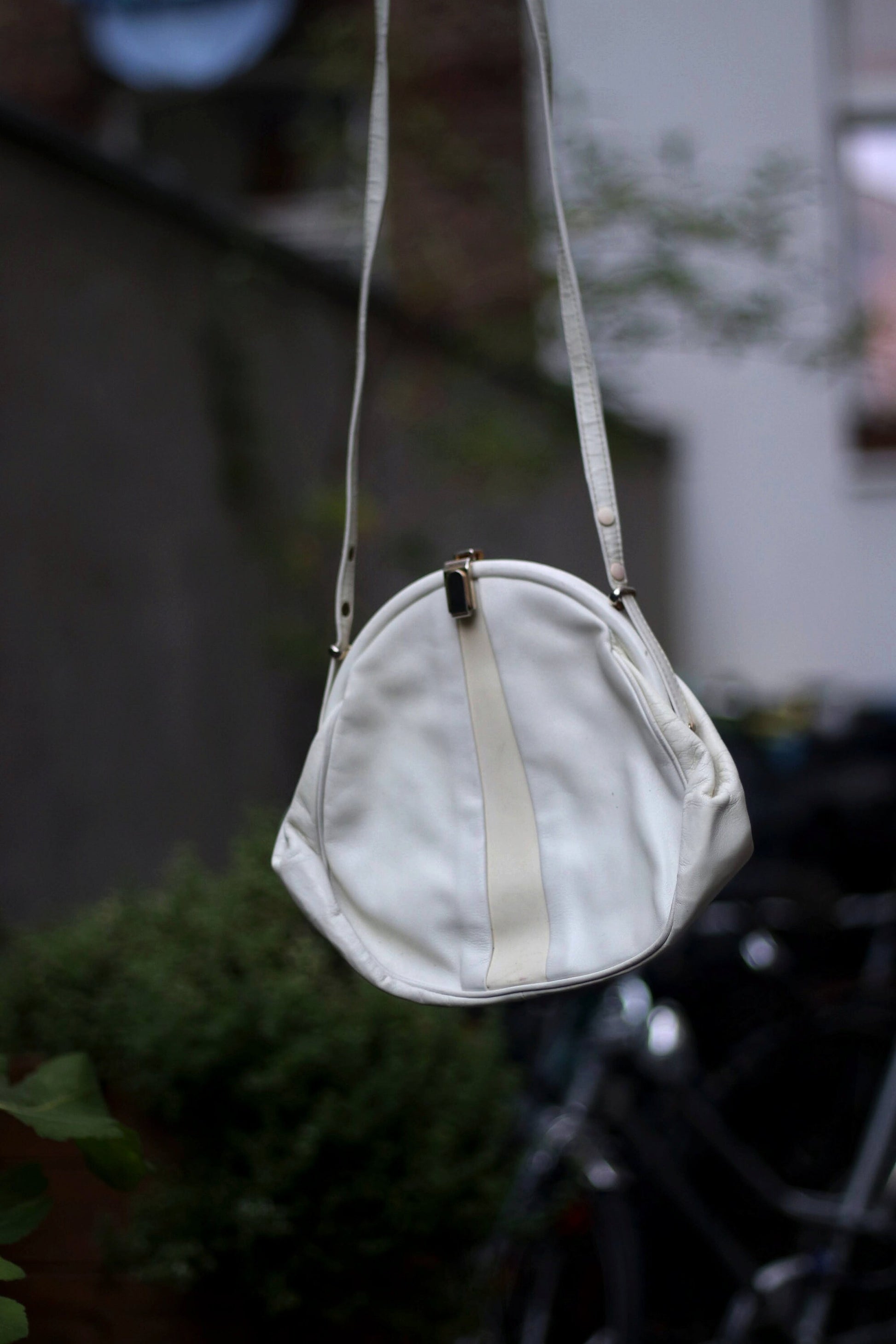 70s Leather Handbag| Vintage White Pursebag| Retro Minimalist Shoulderbag