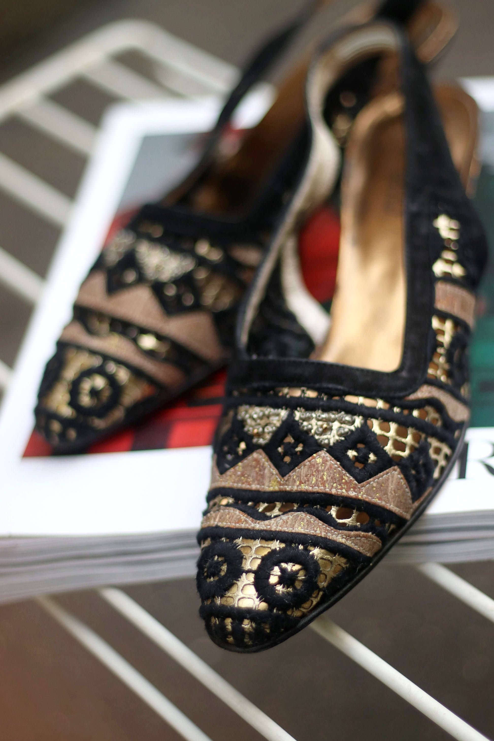 80s Mononchrome Slingbacks| Vintage Elegant lace like Heels | Minimalist Pumps