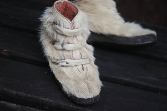 70s Fur Boots in light Grey | Vintage Cozy Winter Boots | Maximalist winter footwear