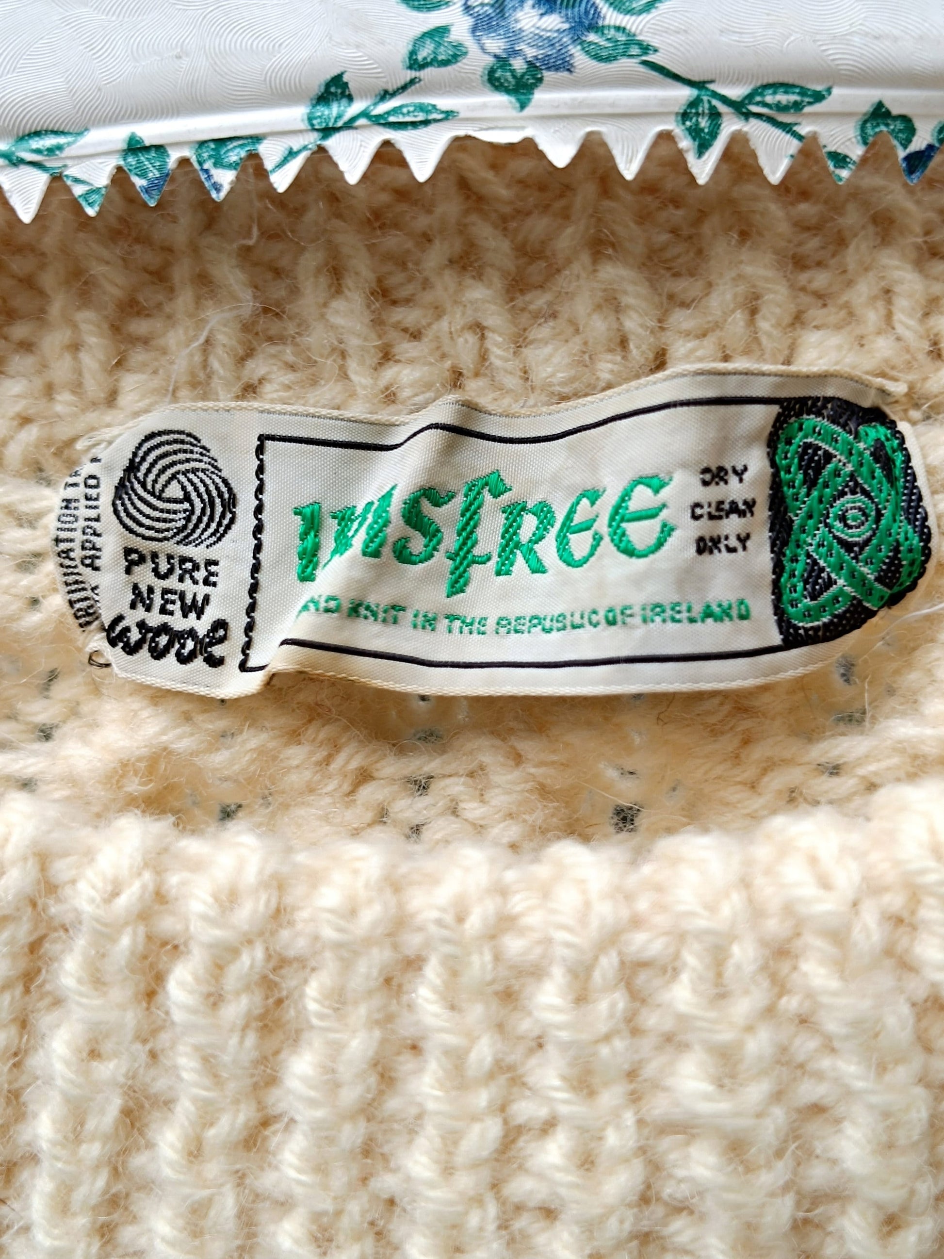 Vintage Insfree chunky knit Sweater| 90s Woolen Winter Chic white sweater | Handknit long sleeved sweater