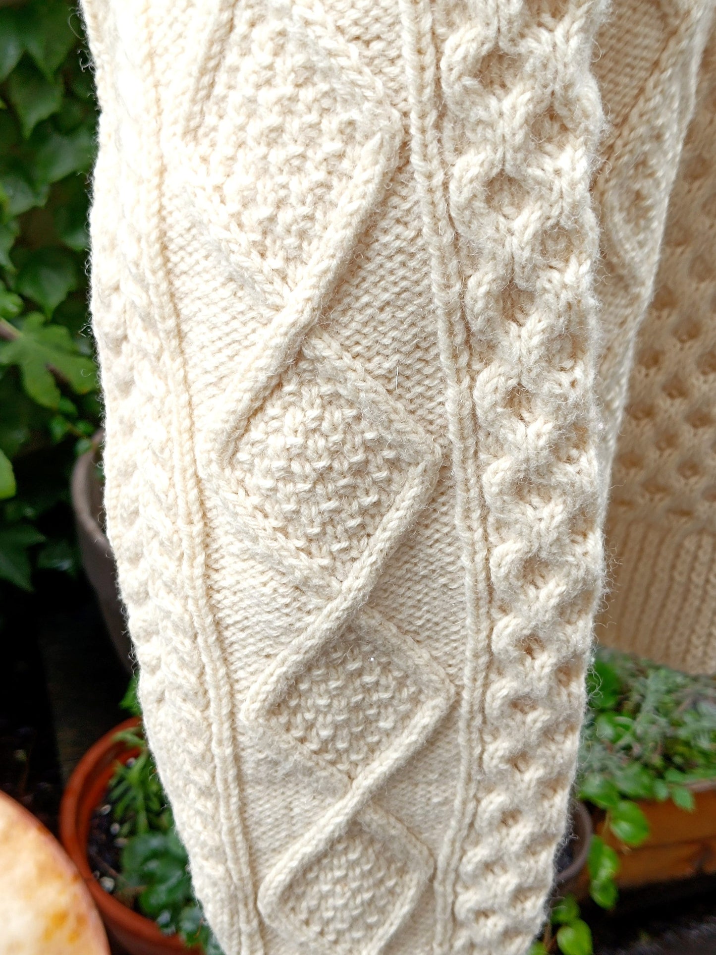 Vintage Insfree chunky knit Sweater| 90s Woolen Winter Chic white sweater | Handknit long sleeved sweater