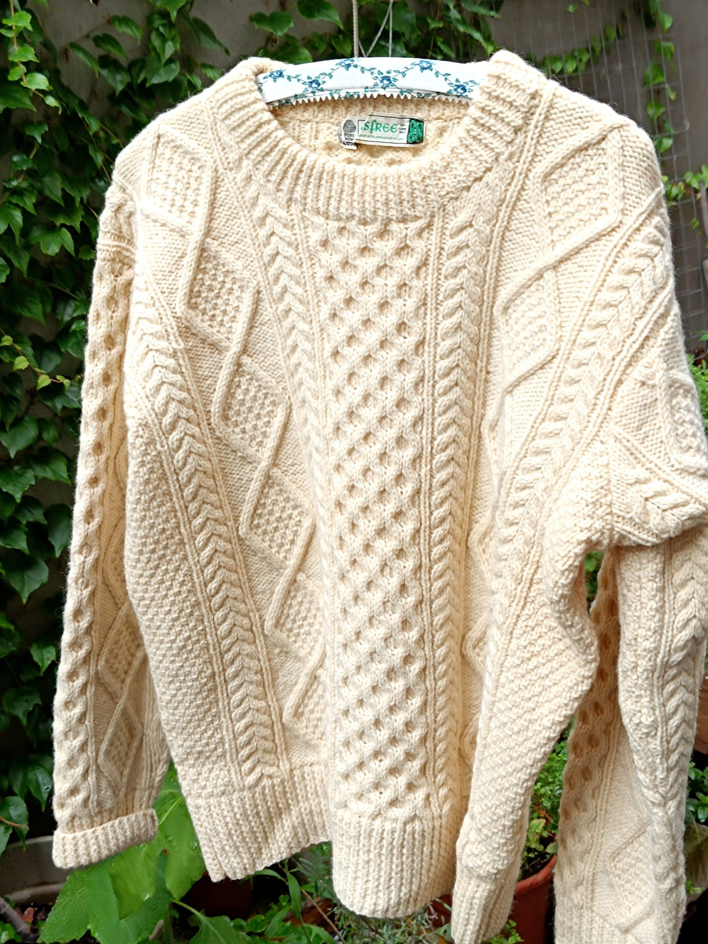 Vintage Insfree chunky knit Sweater| 90s Woolen Winter Chic white sweater | Handknit long sleeved sweater