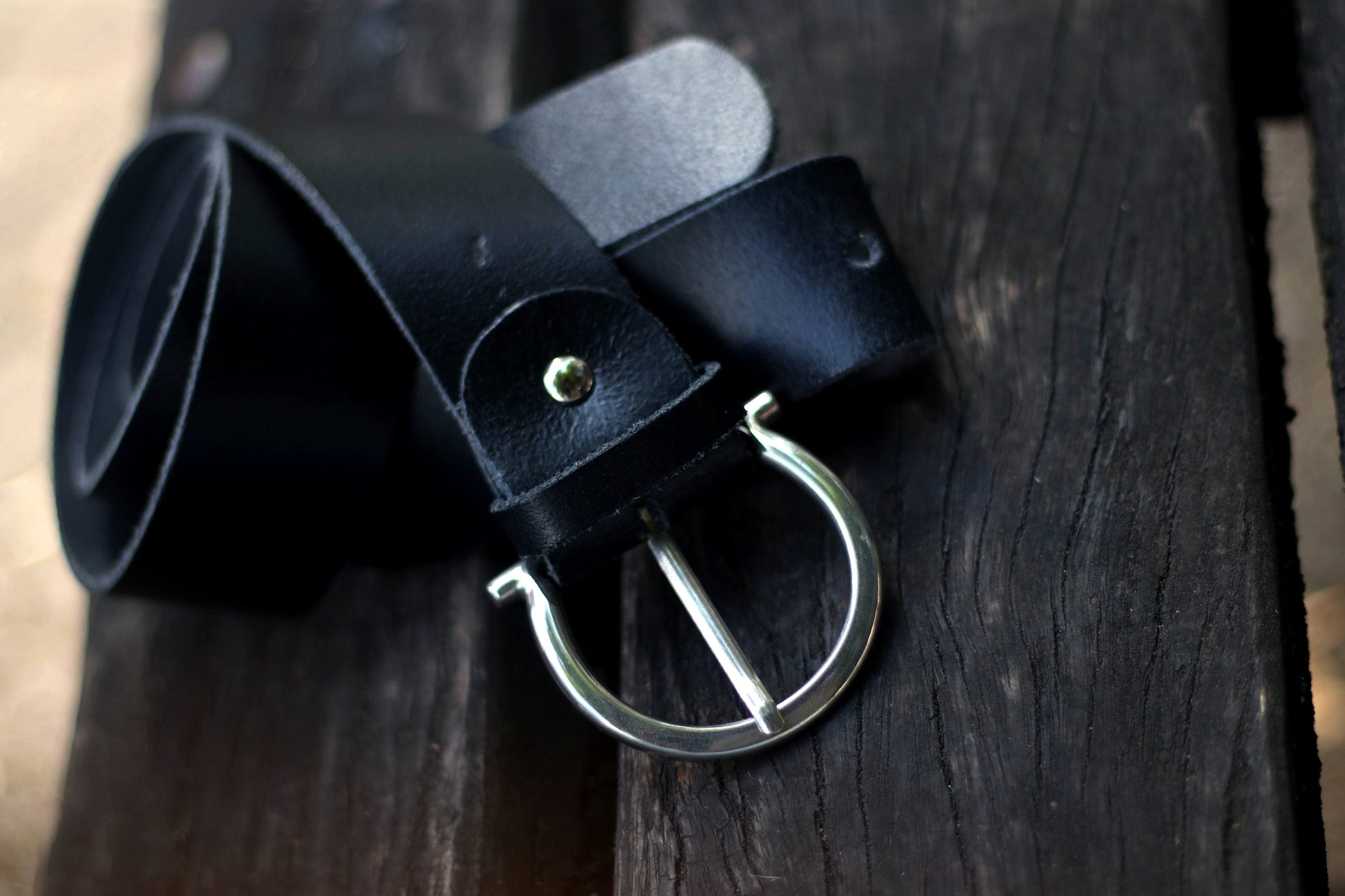 Vintage Black Leather Belt| 90s classic minimalist black belt with silver colored buckle| Capsule Wardrobe leather accessory