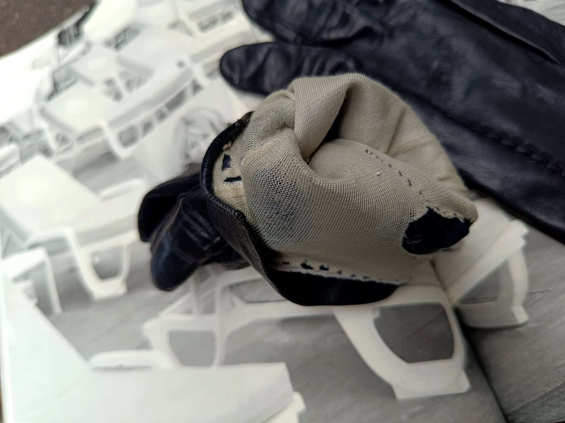 Vintage Leather Gloves in Black | 90s minimalist Classic Leather Gloves with details